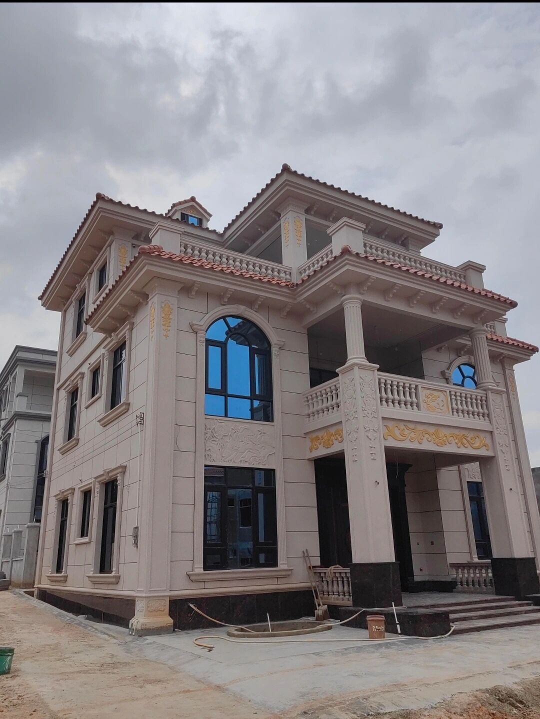 别墅外墙装修,打造农村自建房的石漆新风尚