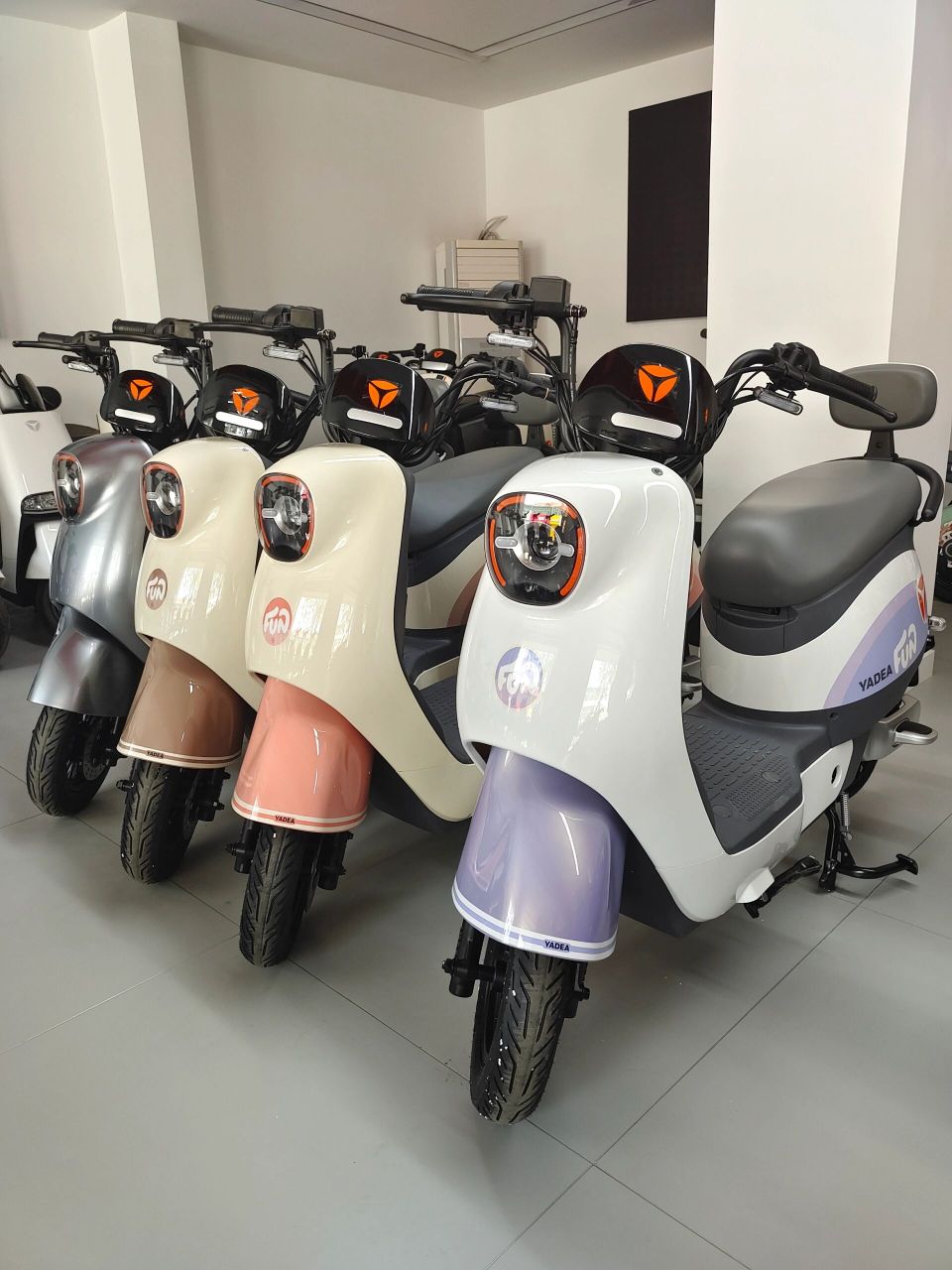 雅迪  欧欣 夏日炎炎,有你超甜. 这个紫色好少女心啊.