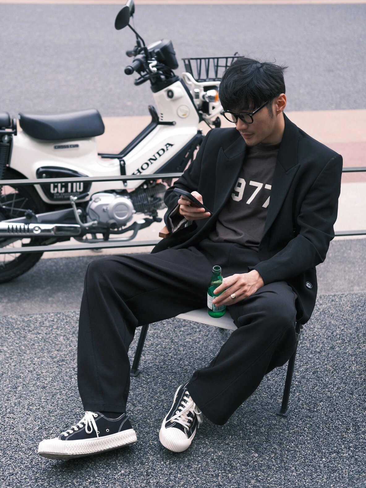 听我的~西装配帆布鞋一定错不了~! 入秋该穿西装了吧?