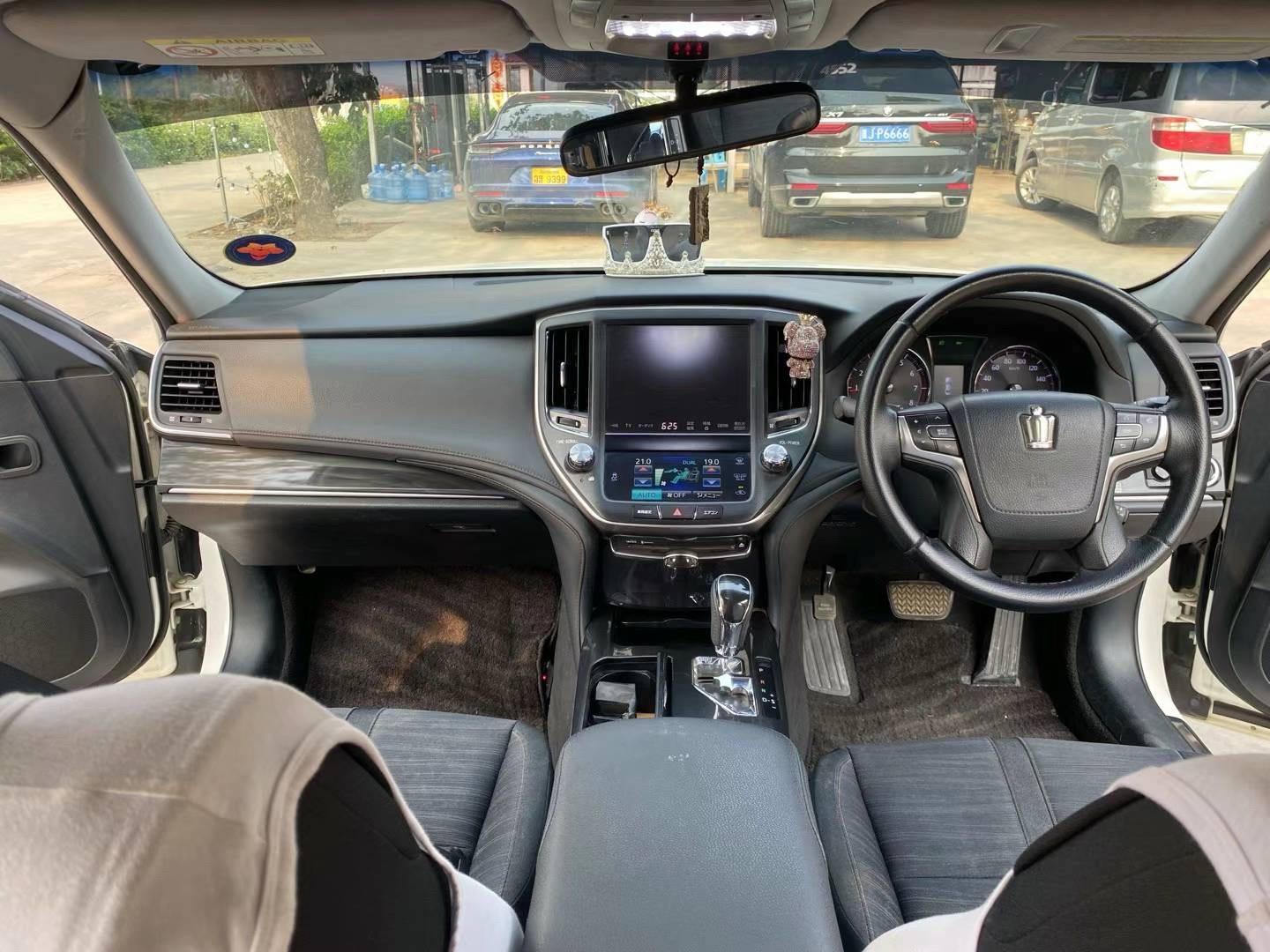 16年丰田皇冠 13万