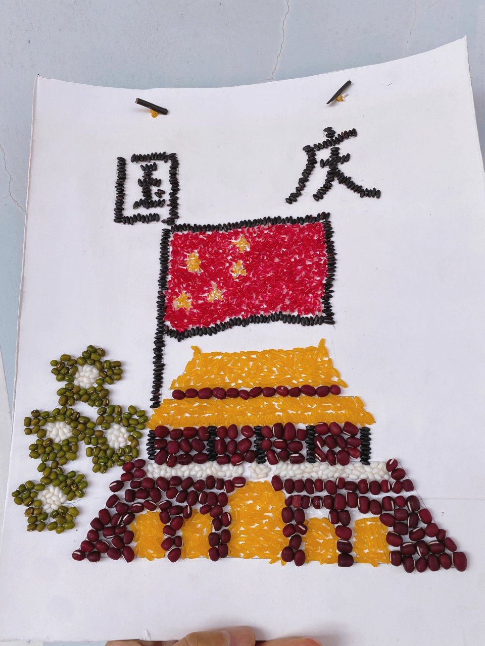 五谷画 庆国庆 1画✅2粘✅ 准备:大米,绿豆,红豆,玉米茬,黑米