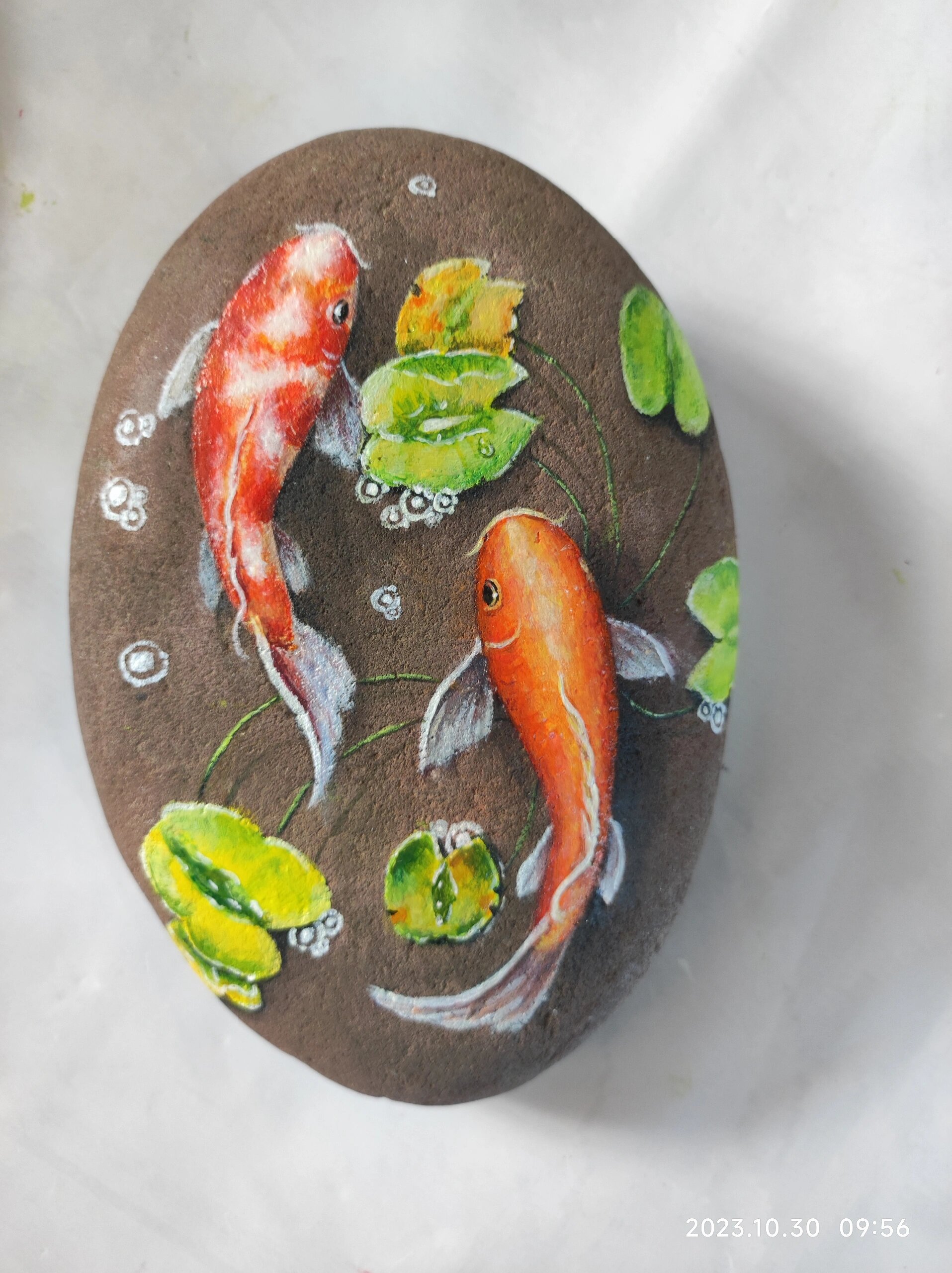 逆流而上 年年有余 尺寸15*10锦鲤石头画 封层过后很漂亮 有喜欢的朋