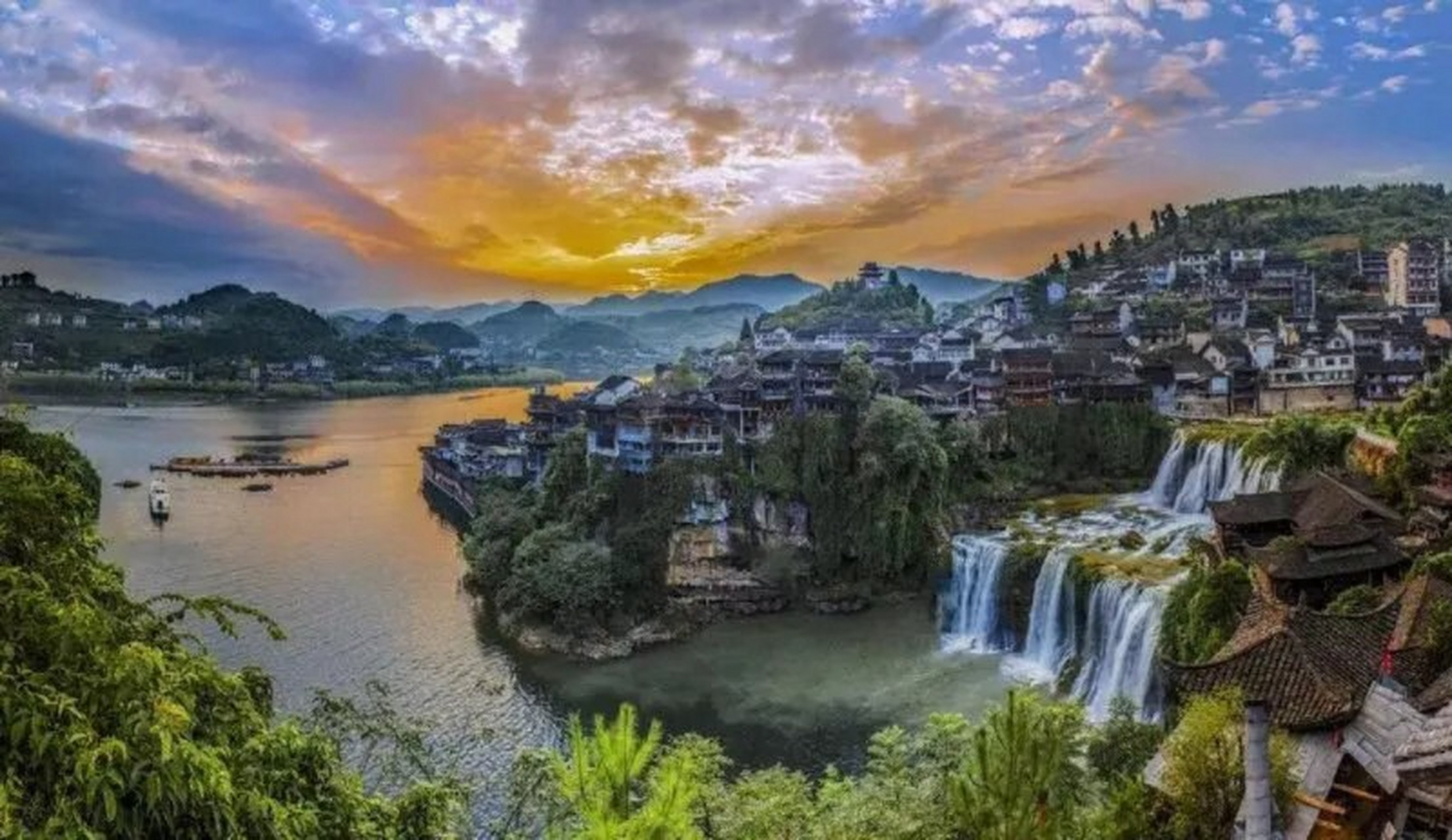 湘西土家族苗族自治州,位于湖南省西北部 湘西土家族苗族自治州,位于