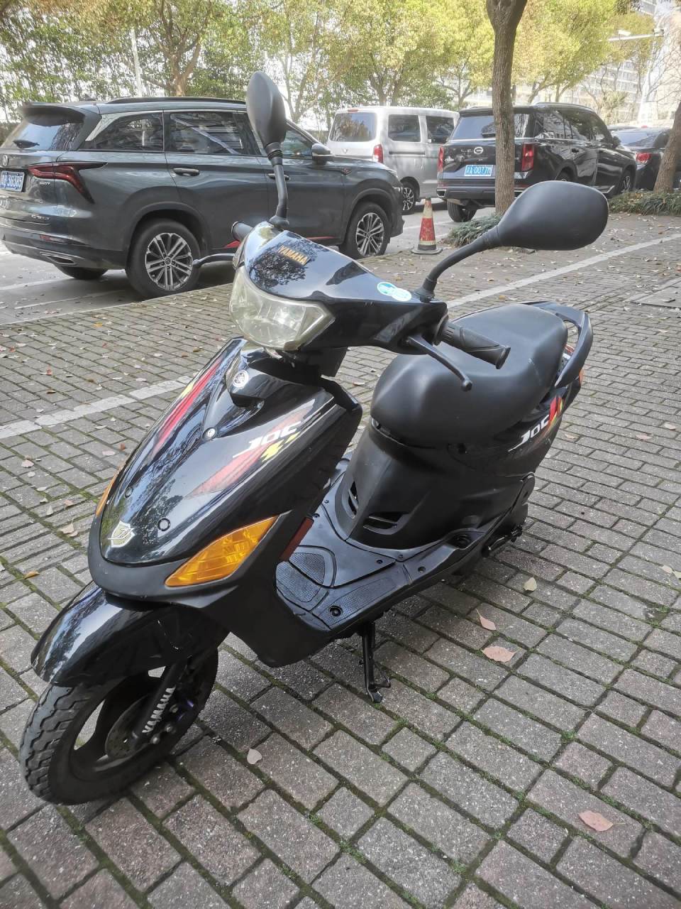 雅马哈巧格二代100cc踏板燃油摩托车.