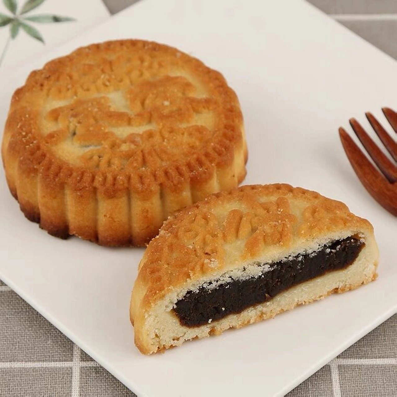 扎兰屯其氏鼎丰月饼 其实他们家还卖内蒙古特色月饼,比如奶皮子奶 