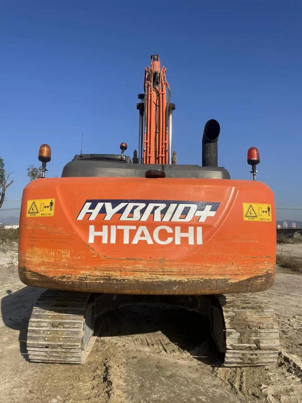 日本9591纯进口18年日立200-5b,高配带原厂炮管,转向阀,带电控