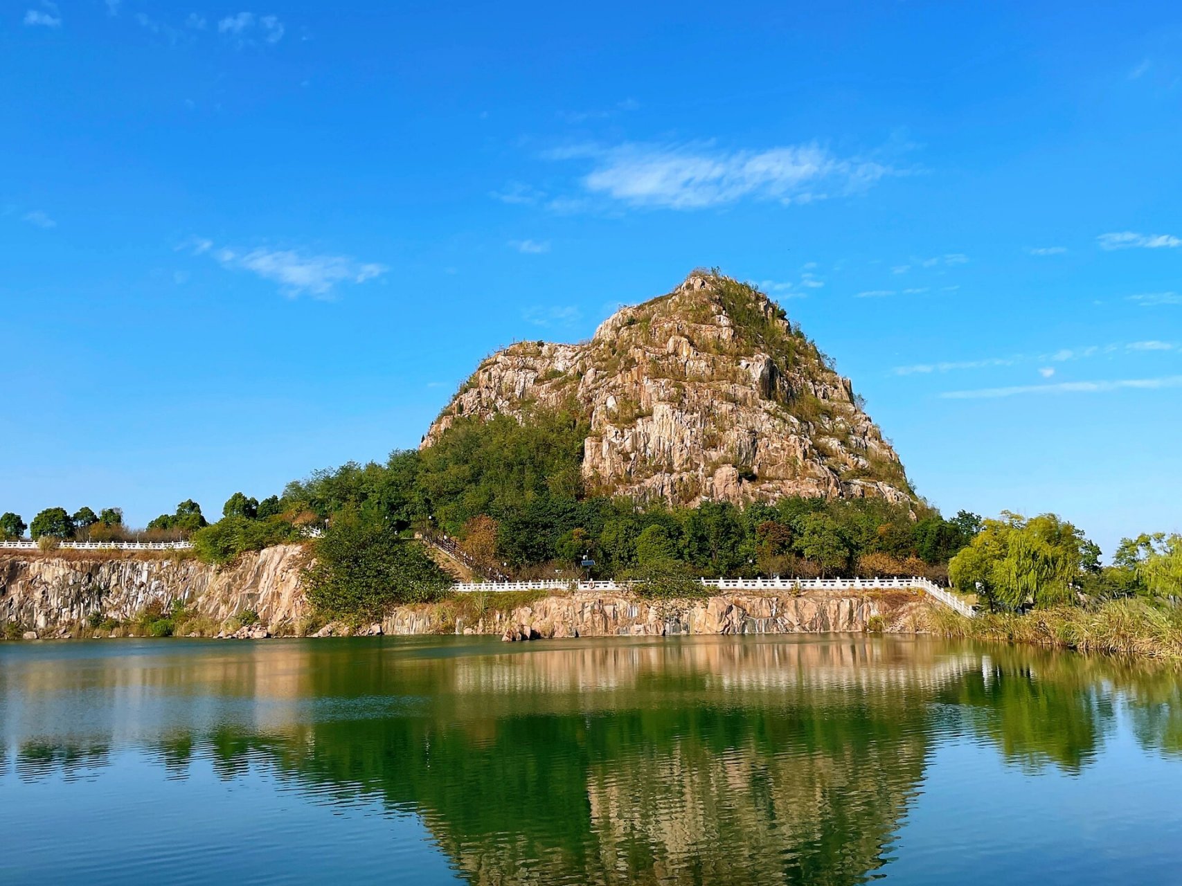 景点  | 寿桃湖7215 寿桃湖 苏州小桂林,位于木渎寿桃湖风景区,之