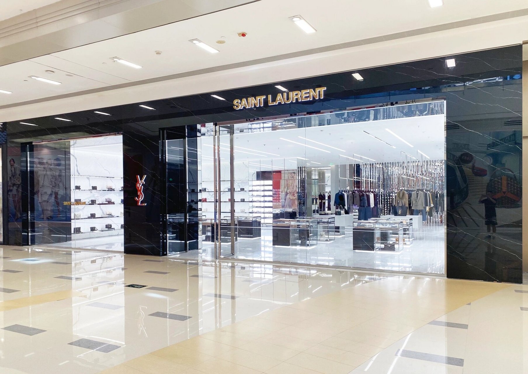 深圳罗湖万象城ysl圣罗兰旗舰店来啦!