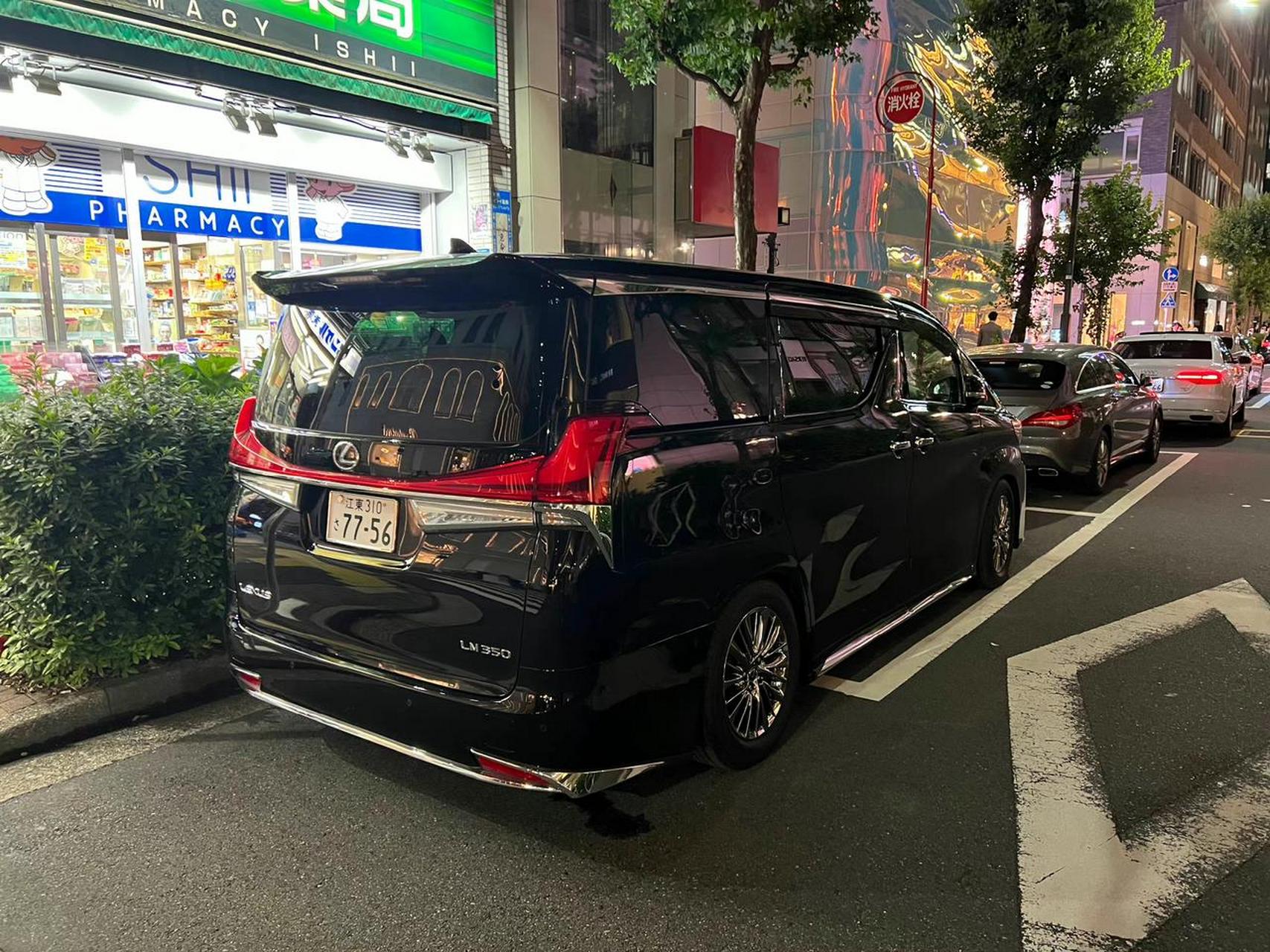 这辆阿尔法改装的雷克萨斯lm"雷尔法",怎么样?光看外观有没有被骗到?