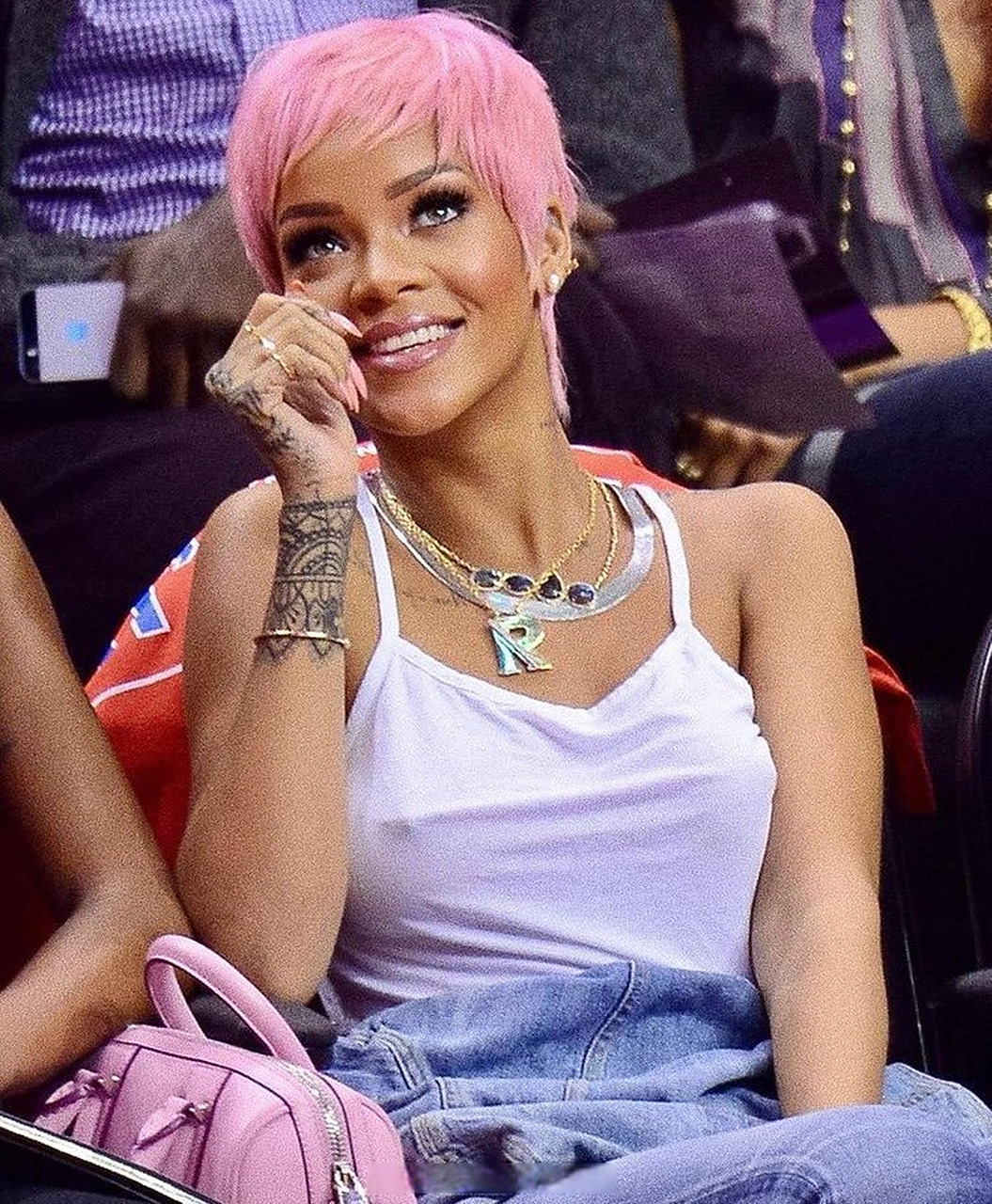 粉色短发蕾哈娜rihanna 2014
