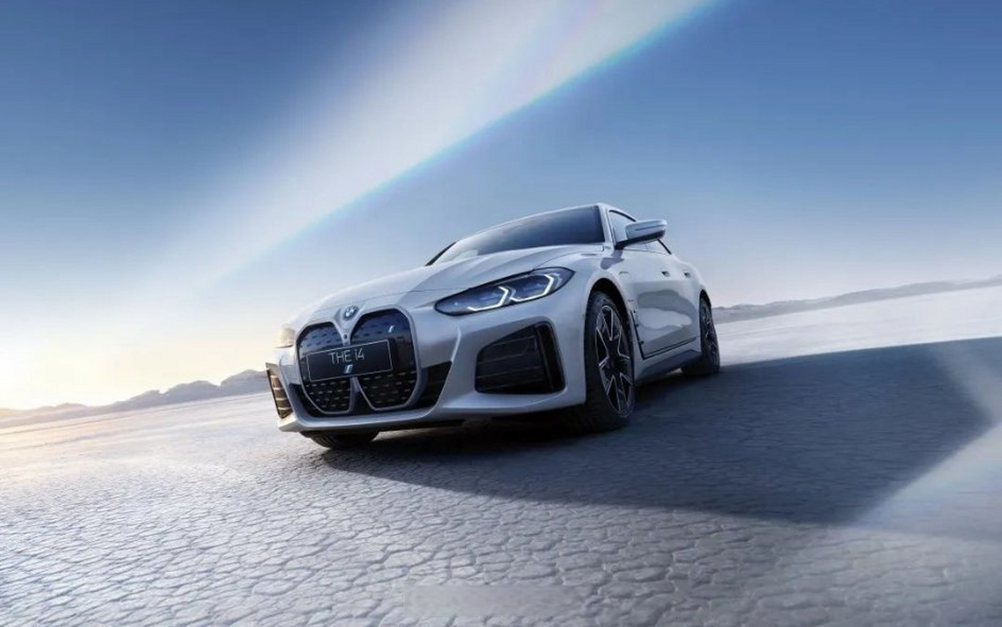 宝马 i4 edrive35 正式在中国上市,官方建议零售价为42.99万元.