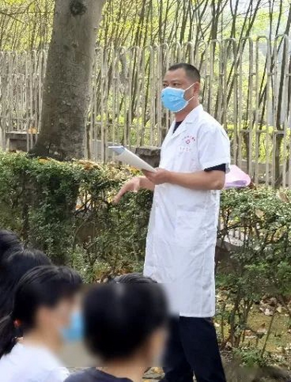 【抗疫先锋】一个岗位,两种身份 ——朱思恩的"警医双面人生"#先进