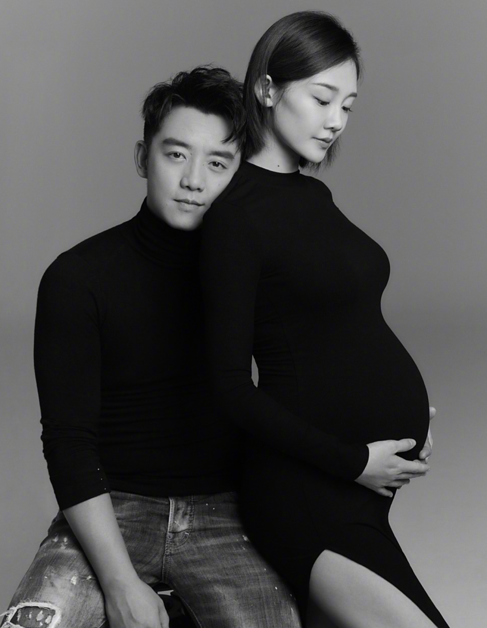 明星孕妇照:恭喜郑恺荣升奶爸!