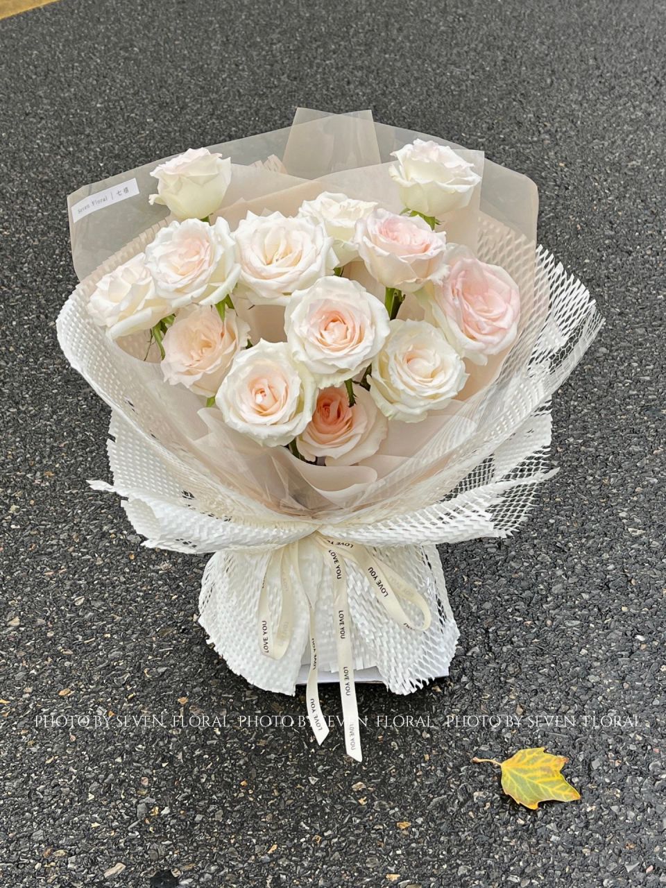 小白兔玫瑰|超仙的白粉色花束93 小白兔玫瑰花语:爱与美,勇敢爱你