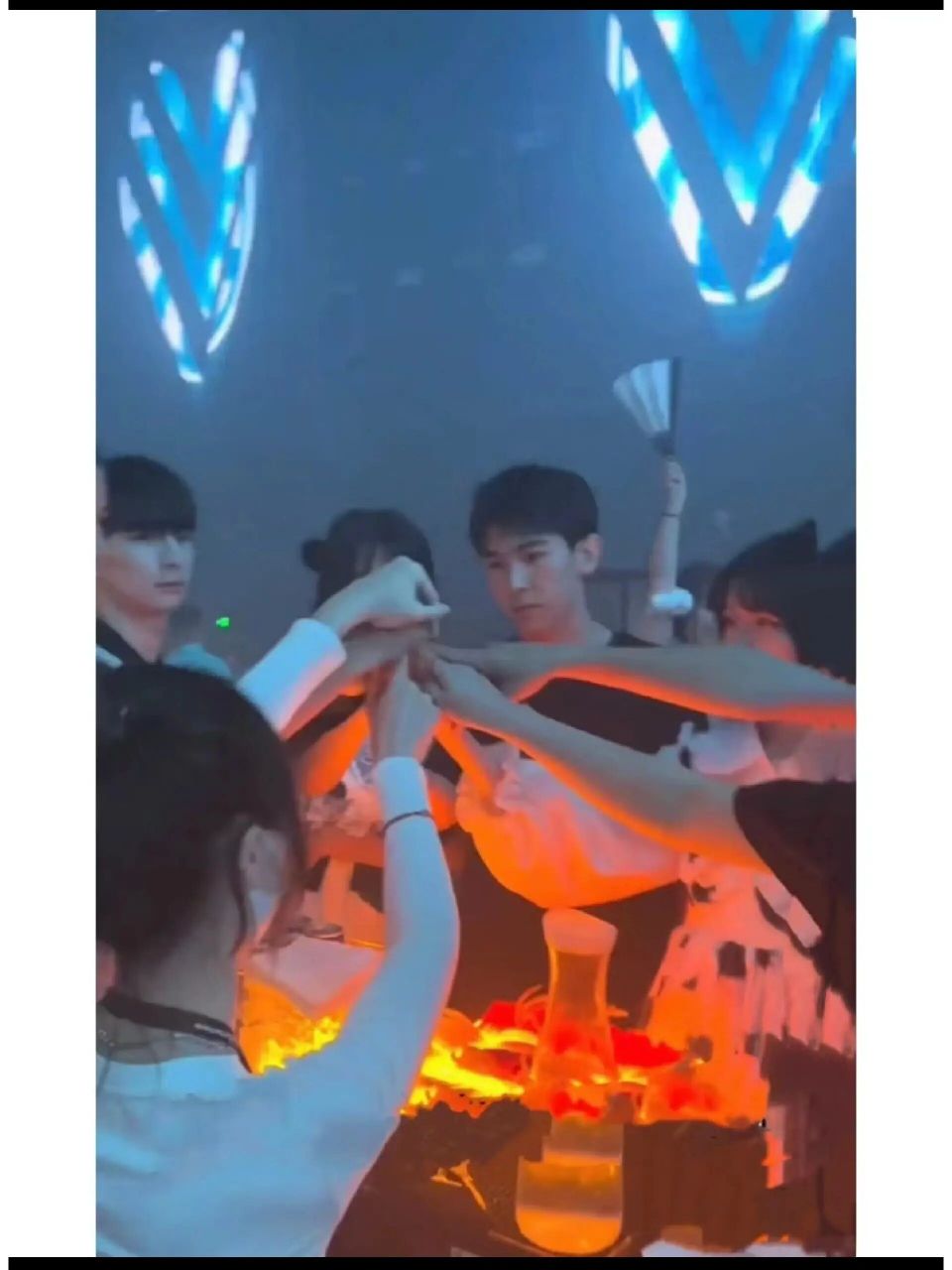 酒吧抓手指游戏(干货) 1.