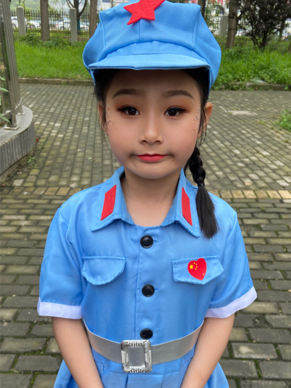 儿童大地色主持,演讲舞台妆 继上次的红色眼影有人私信我能不能出个