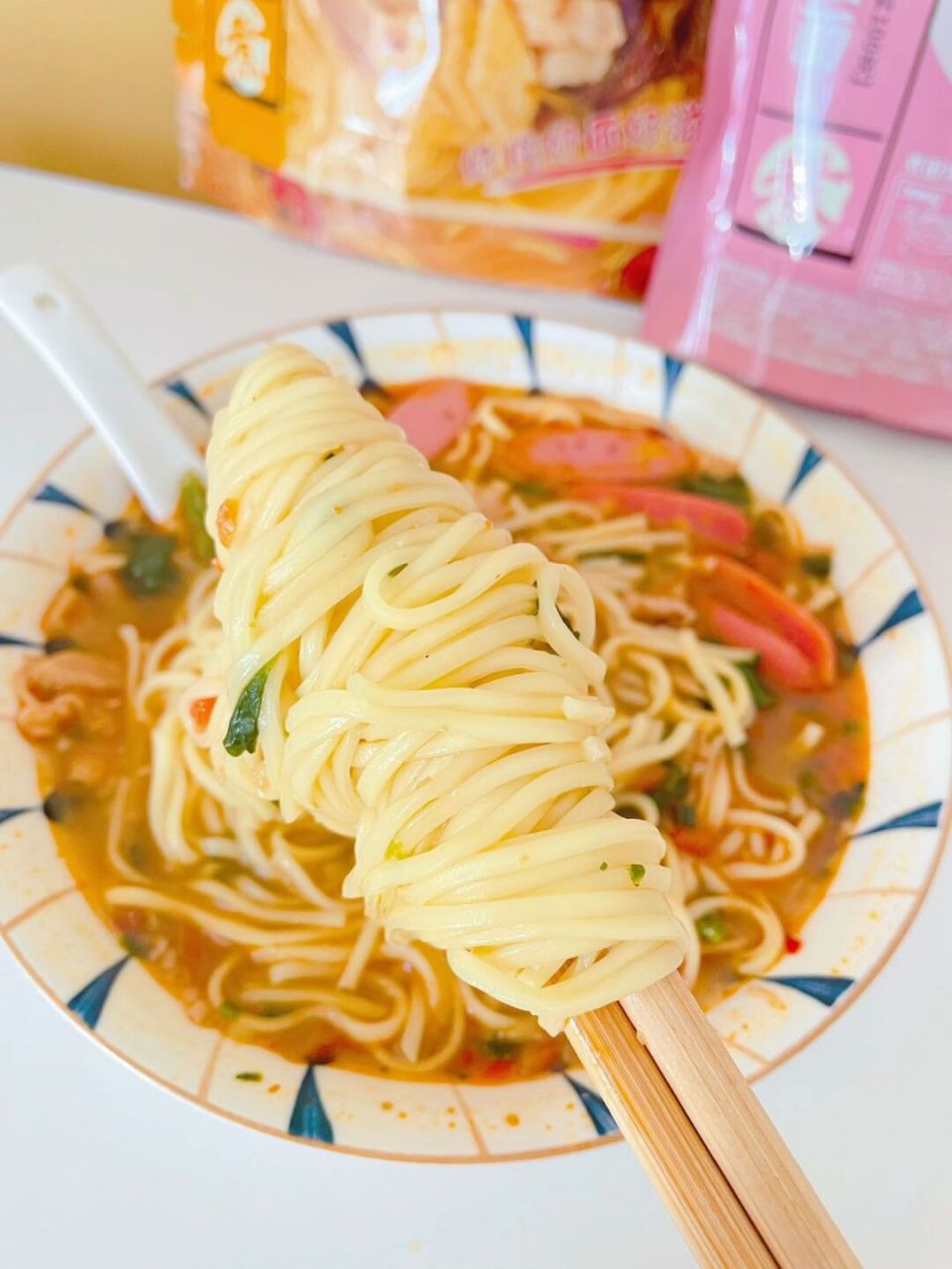 厨房小白也可以做出美味的面面 在学校里能吃的美食太少了 我自己囤了