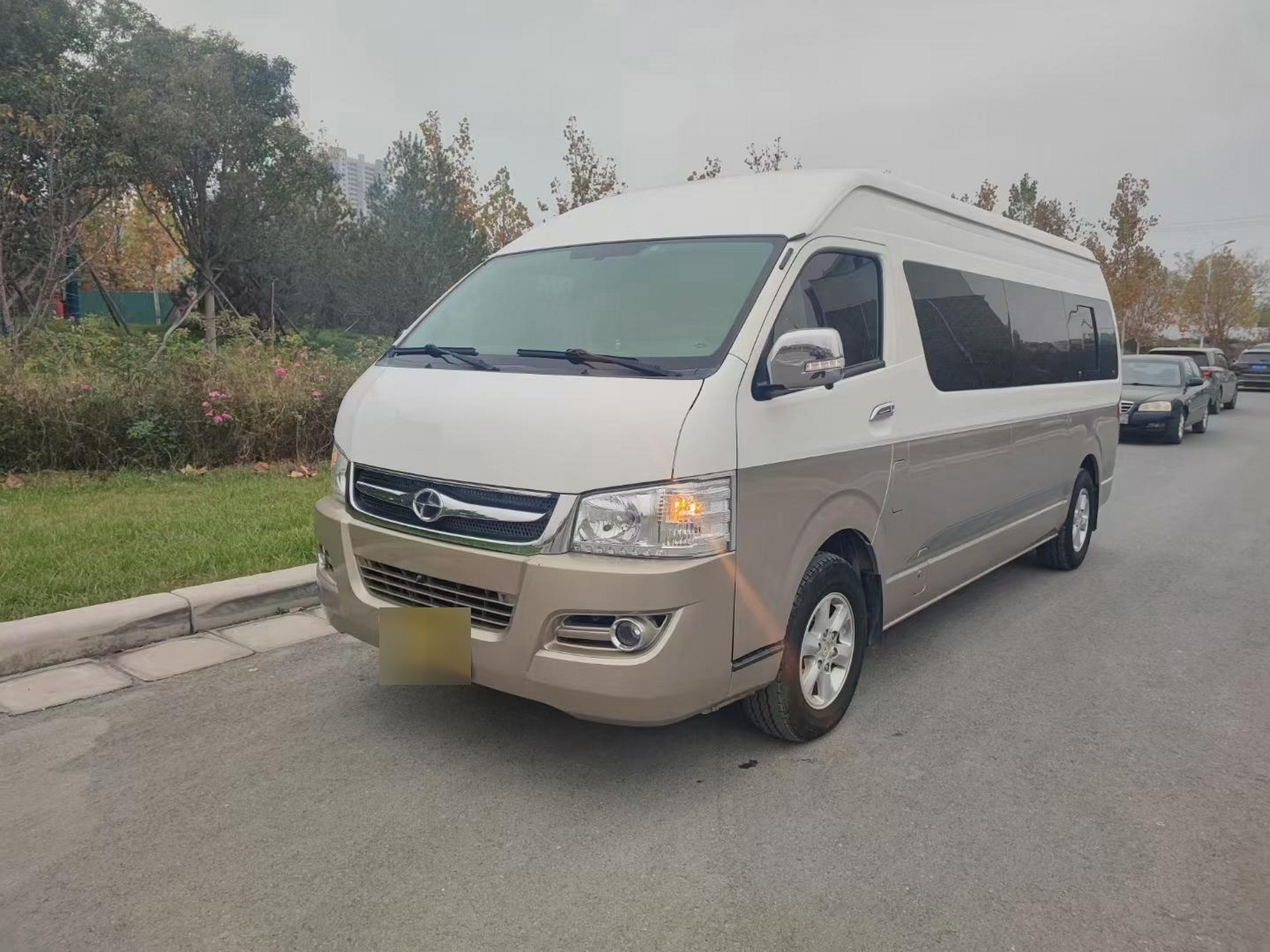 18年5月上牌九龙海狮商务,17座,非营运,绵阳3.