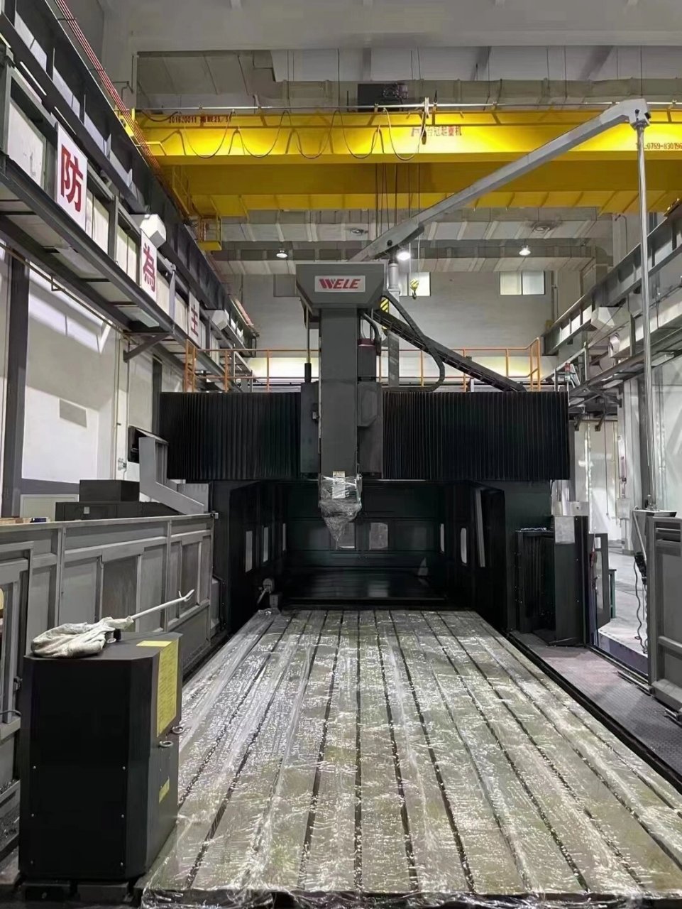 台湾崴立五面体龙门加工中心,带刀库对刀仪 台湾崴立五‮体面‬