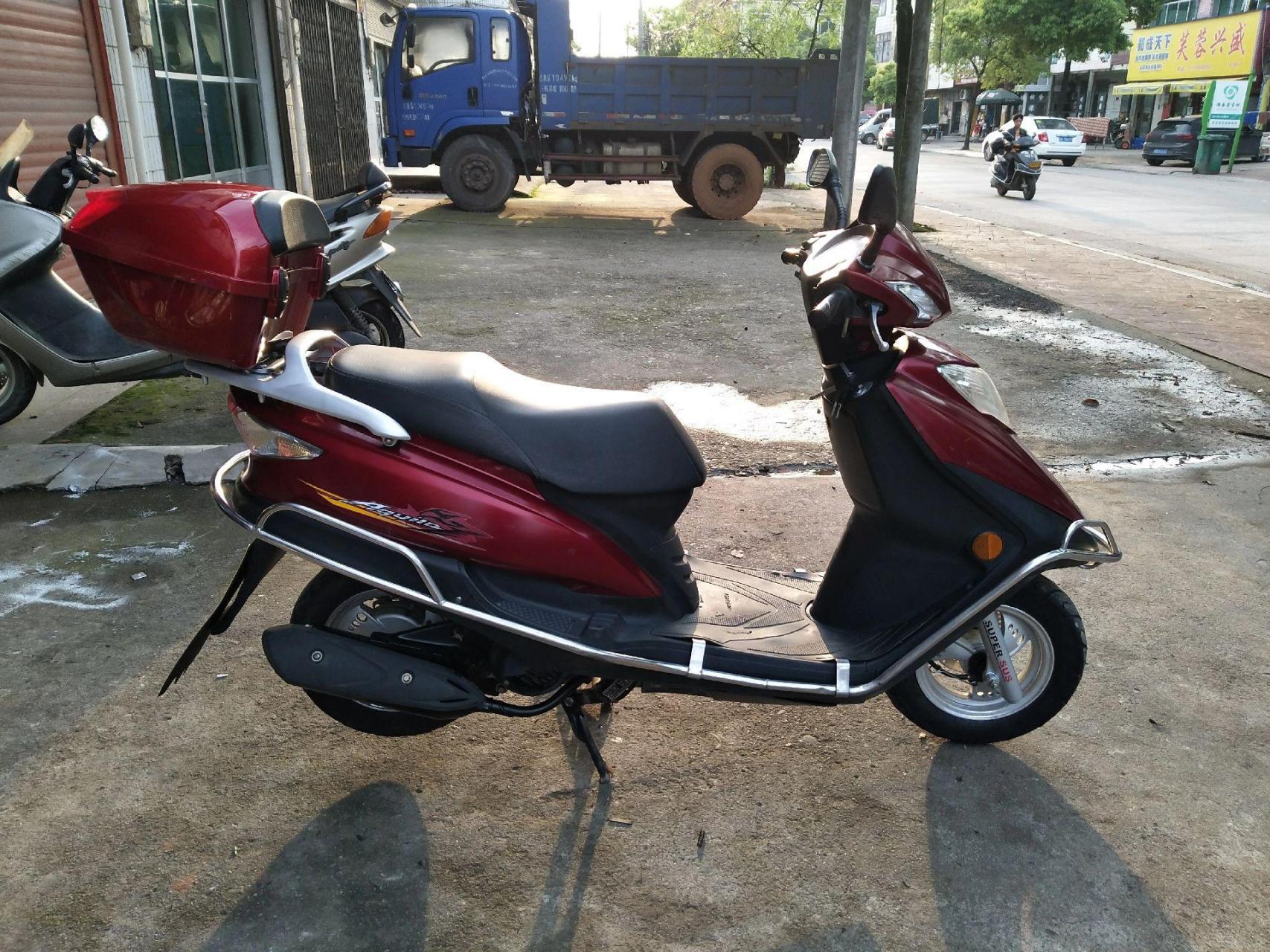 豪爵鹰钻踏板车摩托车,发动机无拆无修,巅峰状态.