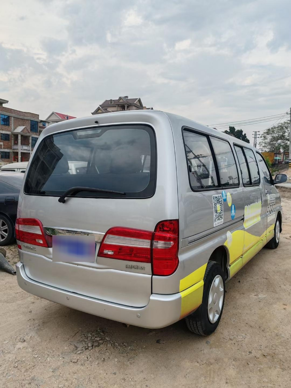 2020年金杯阁瑞斯九座1rz2.0动力,整车原版原漆实表3万多调表砸车.