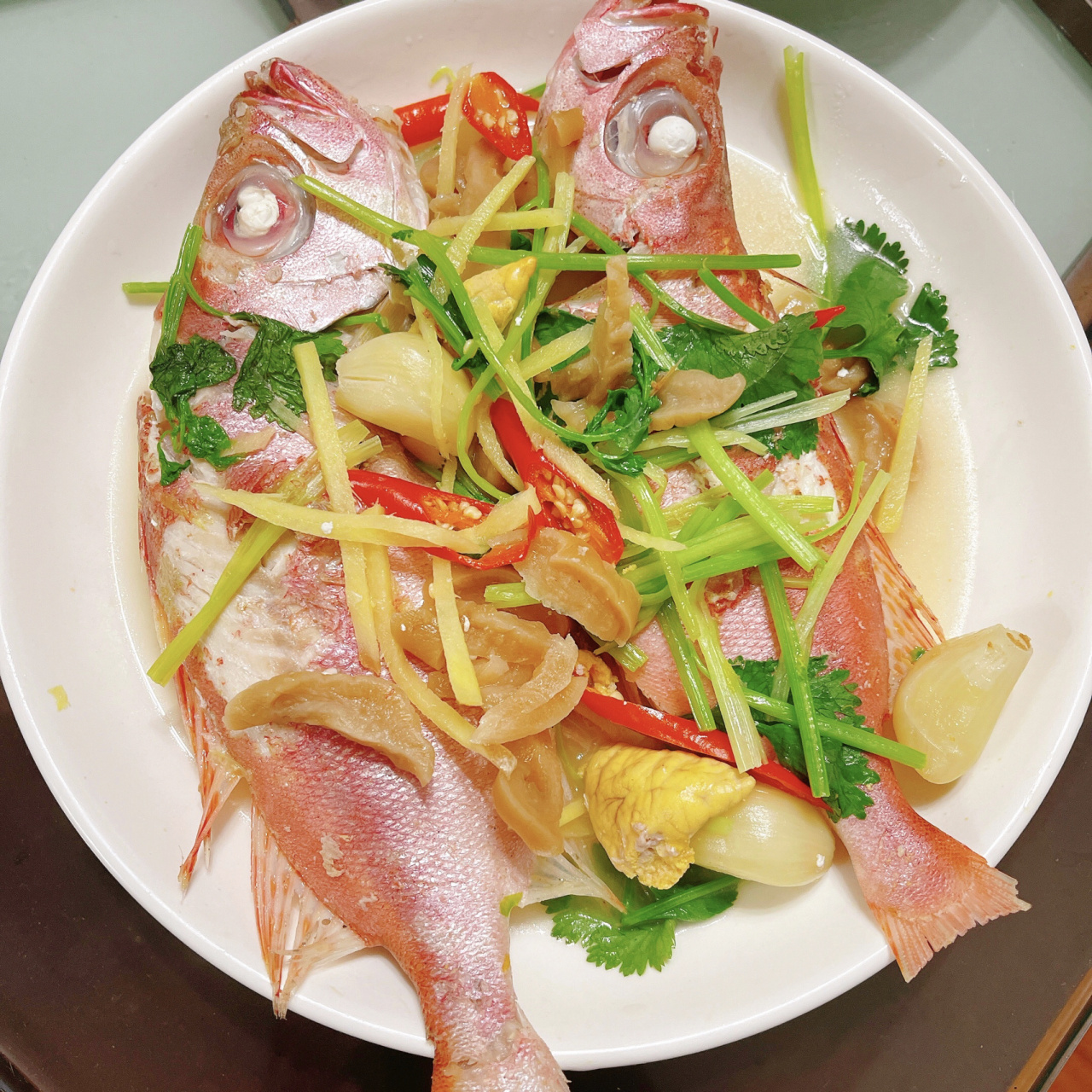 潮汕红目鲢鱼简单做法步骤 来个潮汕红目鲢鱼简单煮法,甘甜新鲜好吃