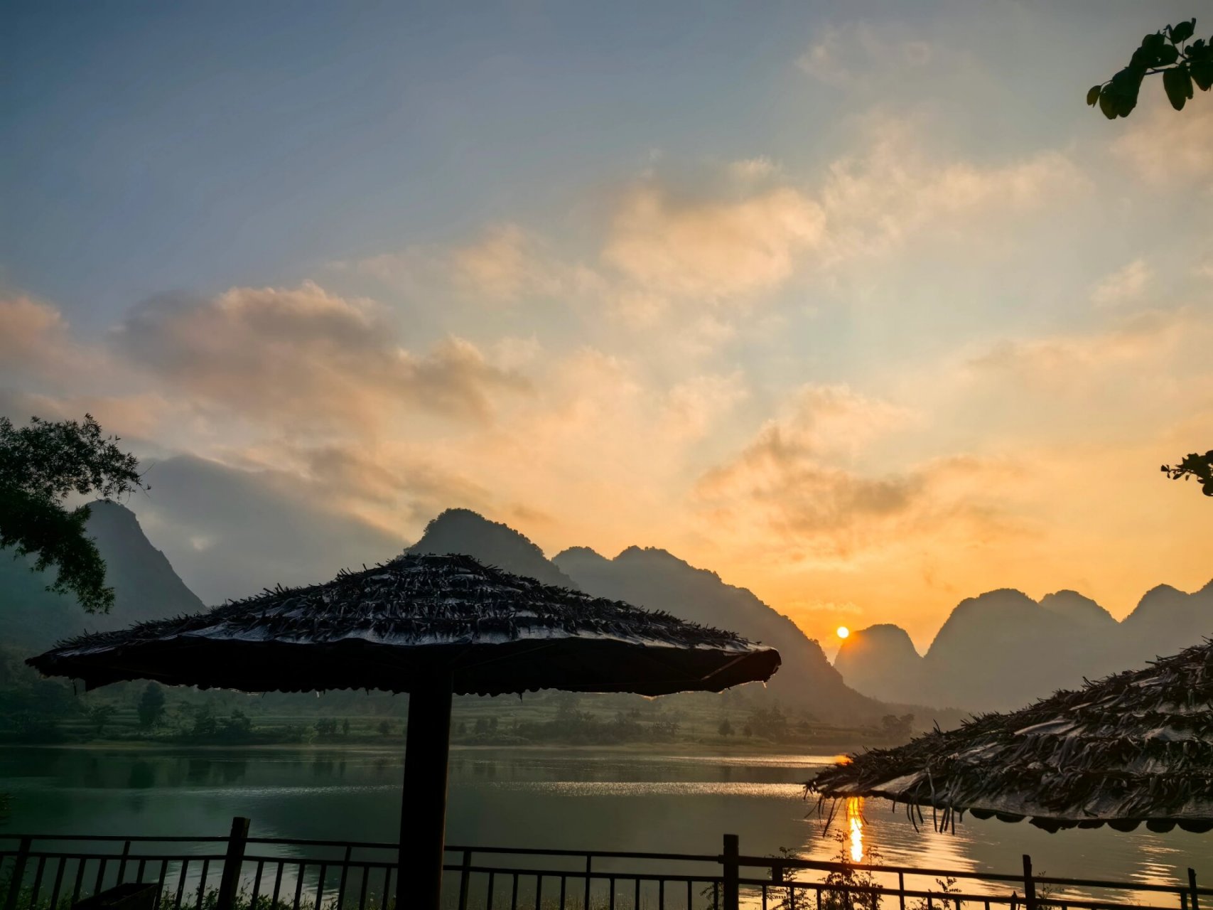广西靖西渠洋湖坡谷汽车营地 号称最美汽营地    靖西渠洋湖坡谷汽车