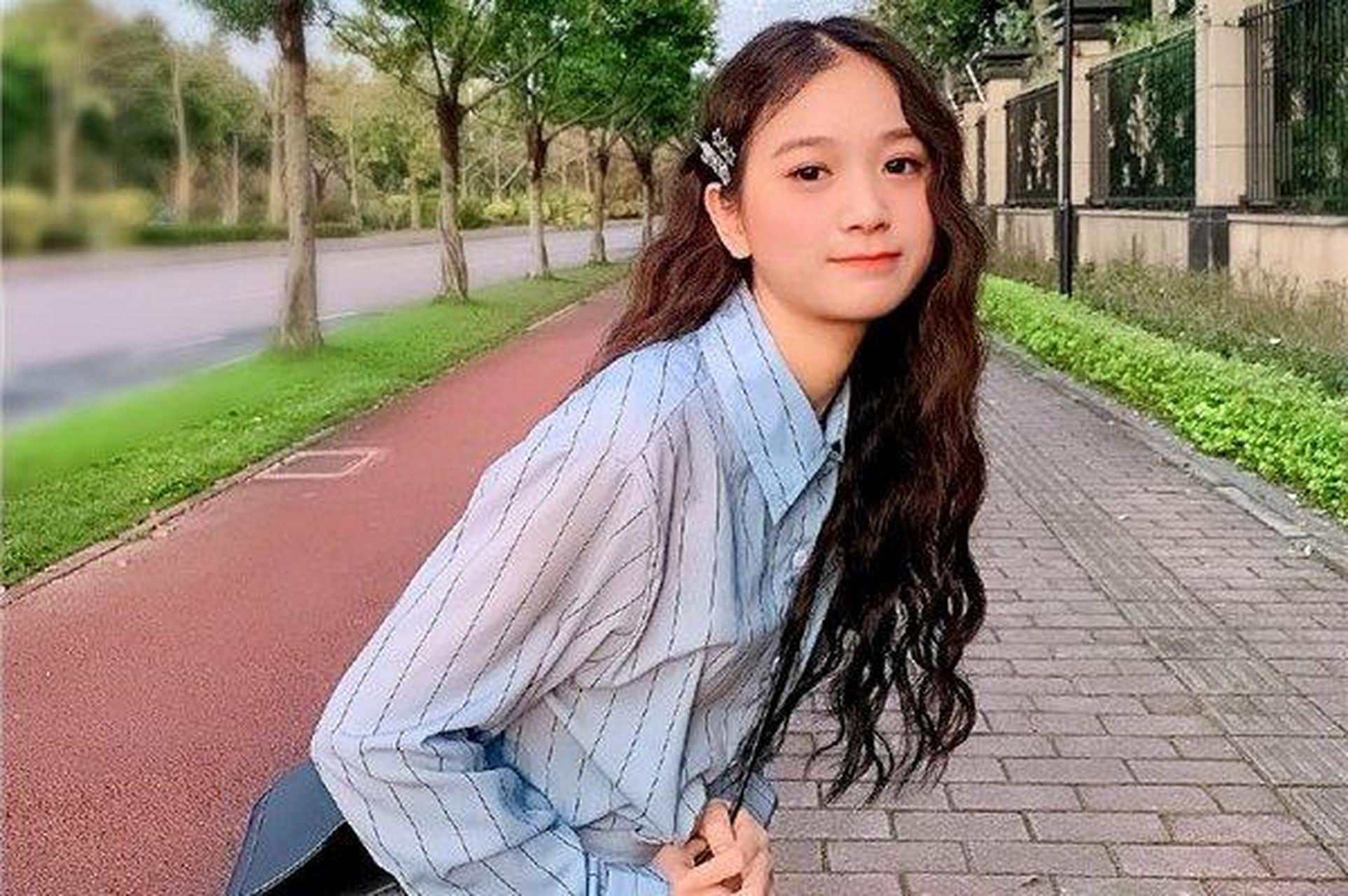 网红张曼如玉个人简介,网红张曼如不是一个简单的女生,目前也就刚过了