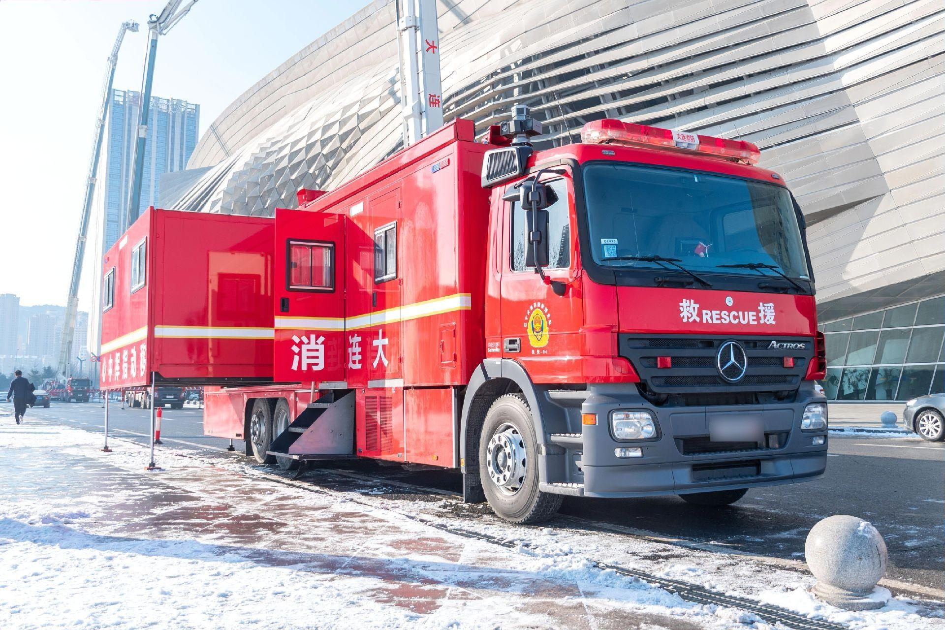 德国施密茨大型通信指挥消防车