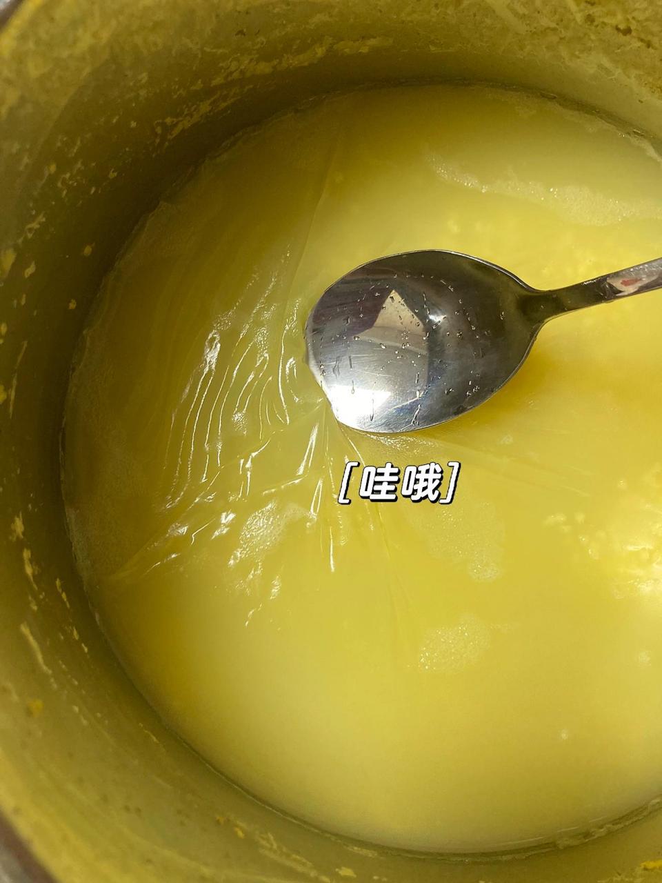炖好的小米油,5-6个月就可以吃      ,需要养养胃,调理肠胃的时候吃点