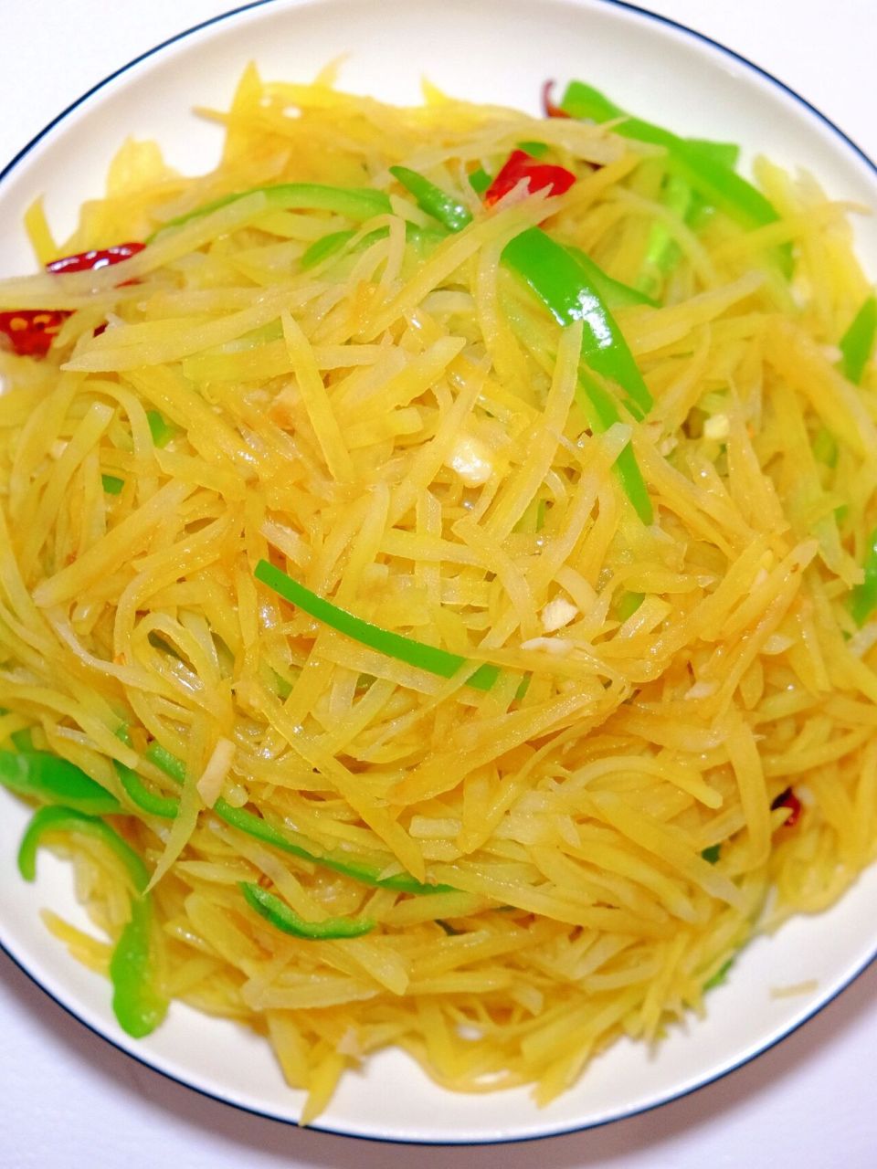 95青椒土豆丝 食材: 土豆 青椒 红辣椒 大蒜 9215做法: 166