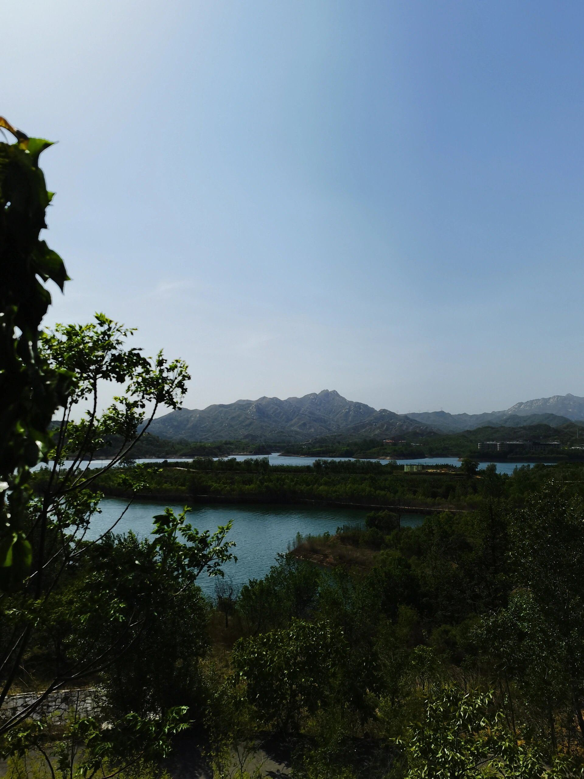 岗南水库一日游 水库有鱼,天气好的话景色不错,有采摘园还没到季节没