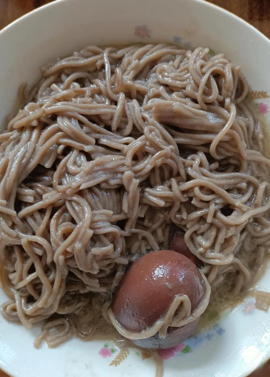 我家那些事 我这么胖,关键吃饭还不挑,什么都爱吃,昨天晚上剩的烂面条