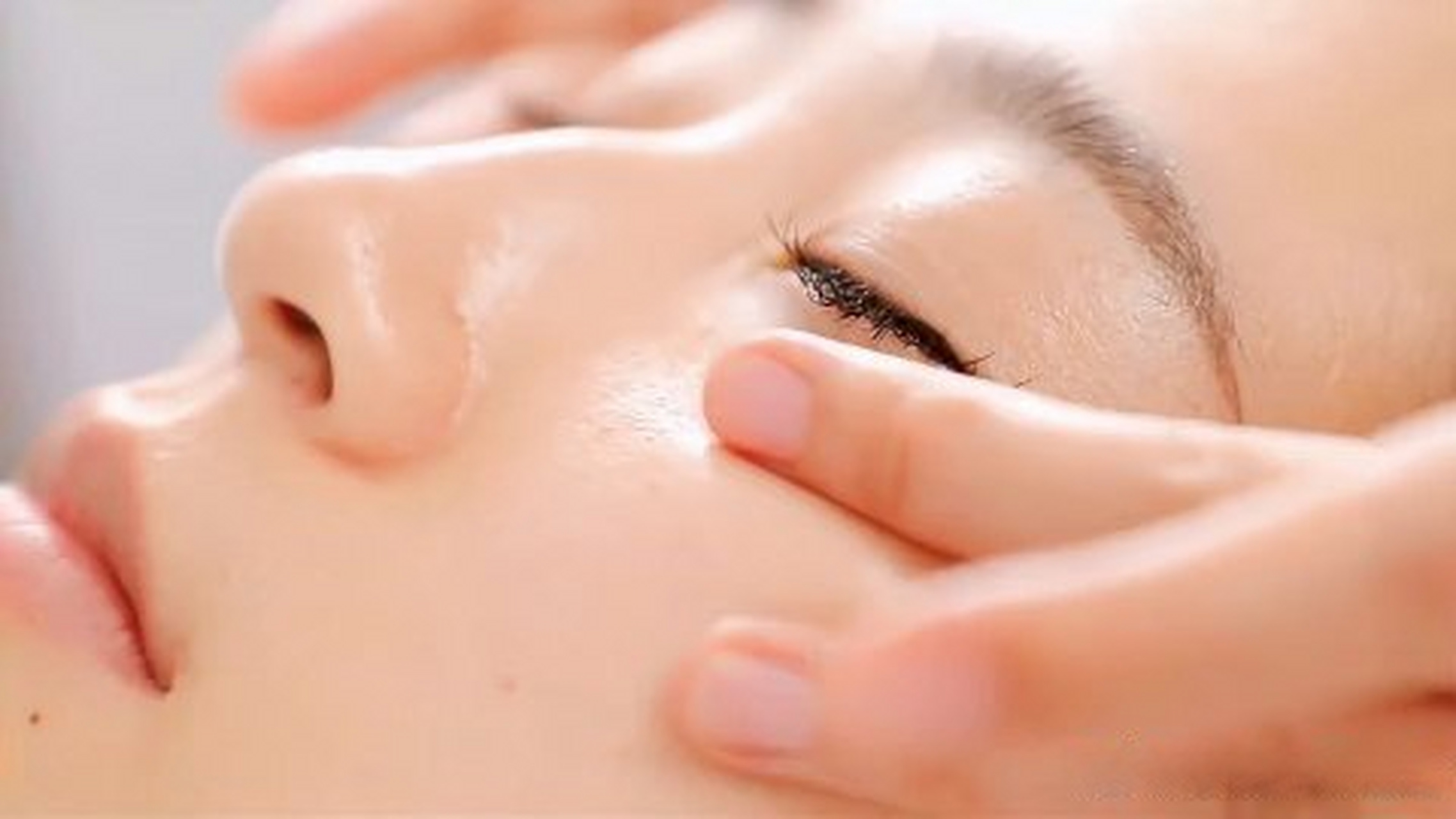 这篇视频很有意思《手机族必看!眼部穴位按摩手法教你舒缓视力疲劳》