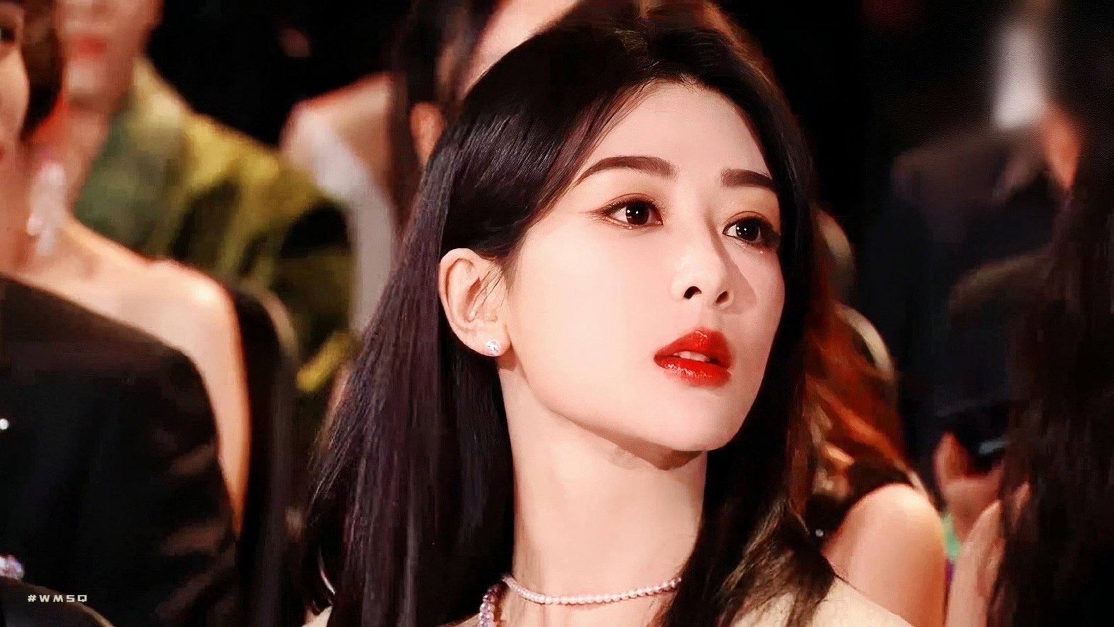 檀健次王嘉尔看杨紫的眼神# 我紫昨晚的美貌真的很难不让人注目啊