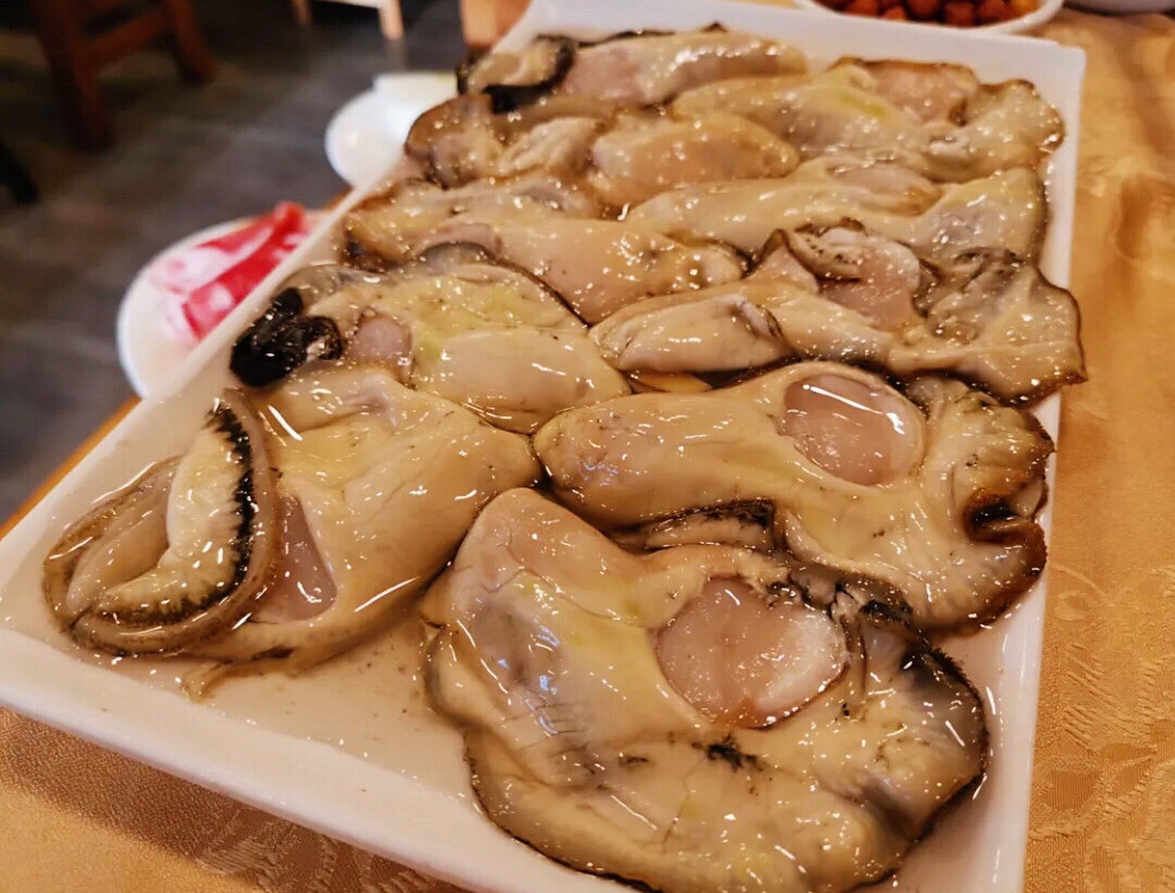 珠海十大特产 1,黄皮干 珠海本地水果黄皮制成的果干,酸甜可口,生津