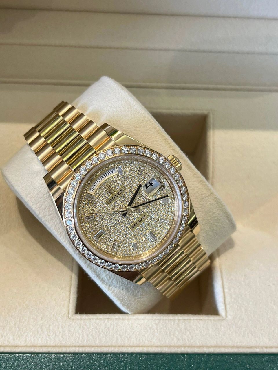 劳力士星期日历型228348-0037满天星 2022年10月卡 40mm表径 18k黄金