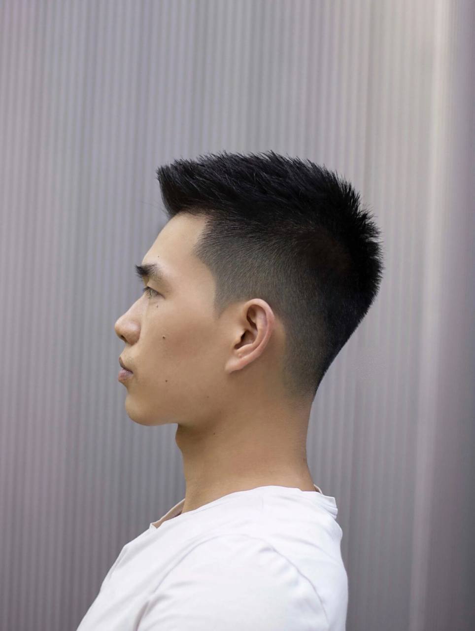 绅士们|男生发型 短款飞机头 91发型特点:这款是夏天必备的一款发型