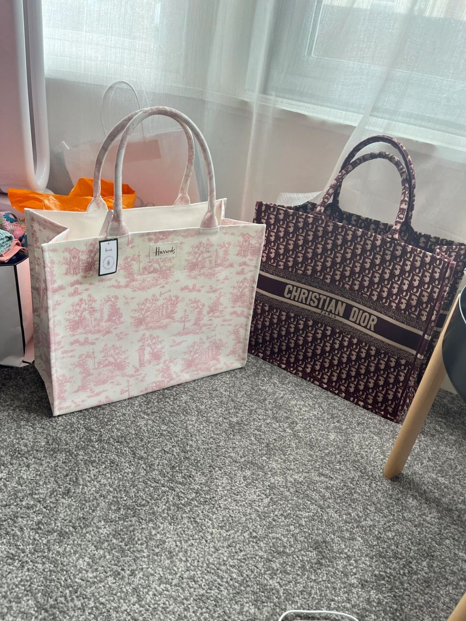 谁懂啊harrods迪奥联名帆布包 w这也太香了吧,当妈咪包了我哈哈,里面