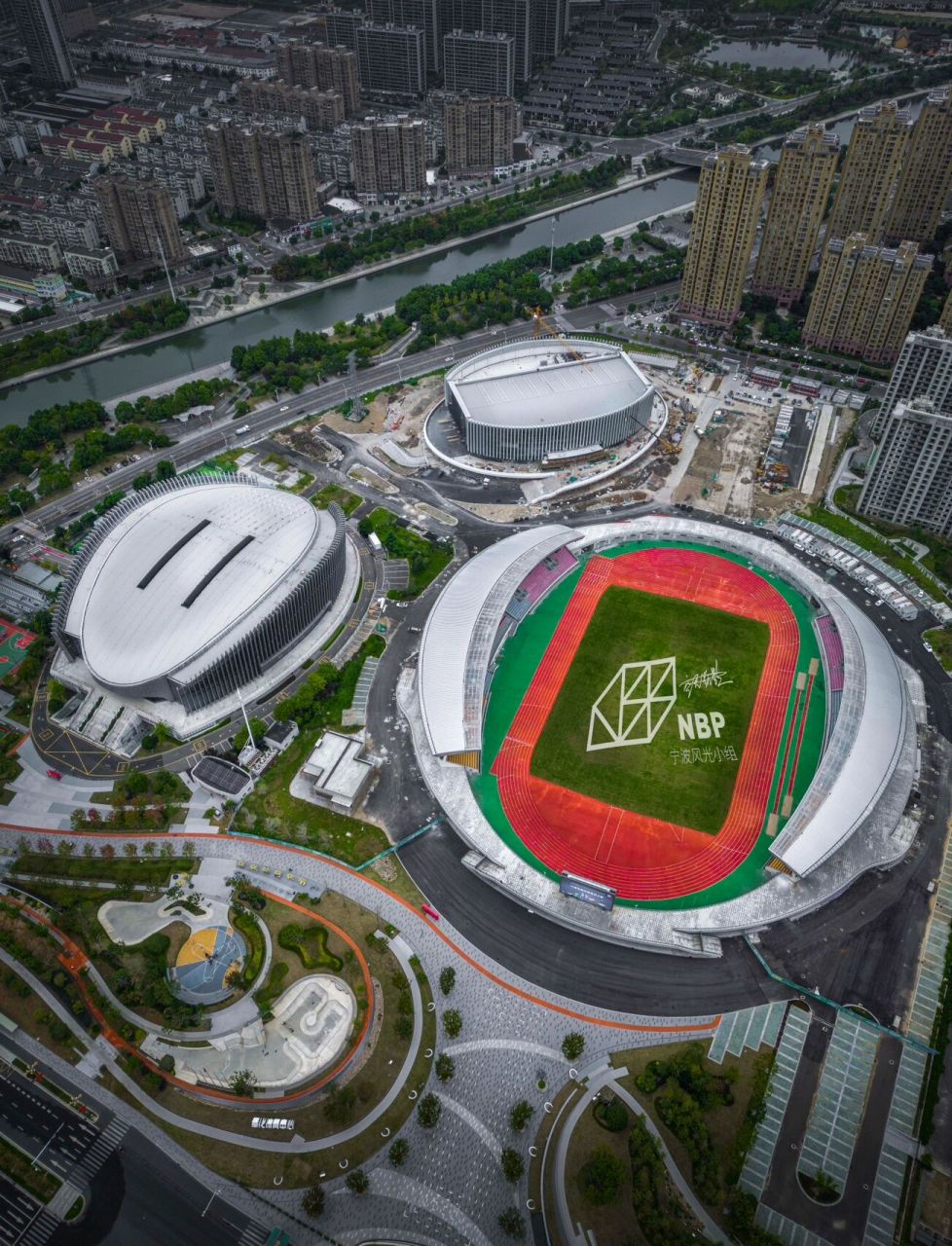 即将竣工的奉化体育馆 国庆长假,学弟学妹问我出去拍照嘛,我说去,毕竟