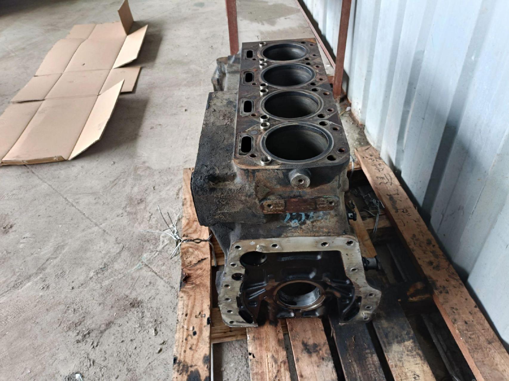 江淮纳威司达4.8,121千瓦拆机发动机缸体总成,成色完美