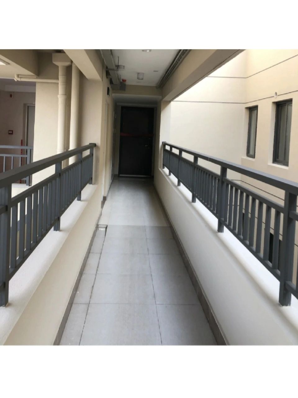 两梯四户连廊中间户好还是边户好?