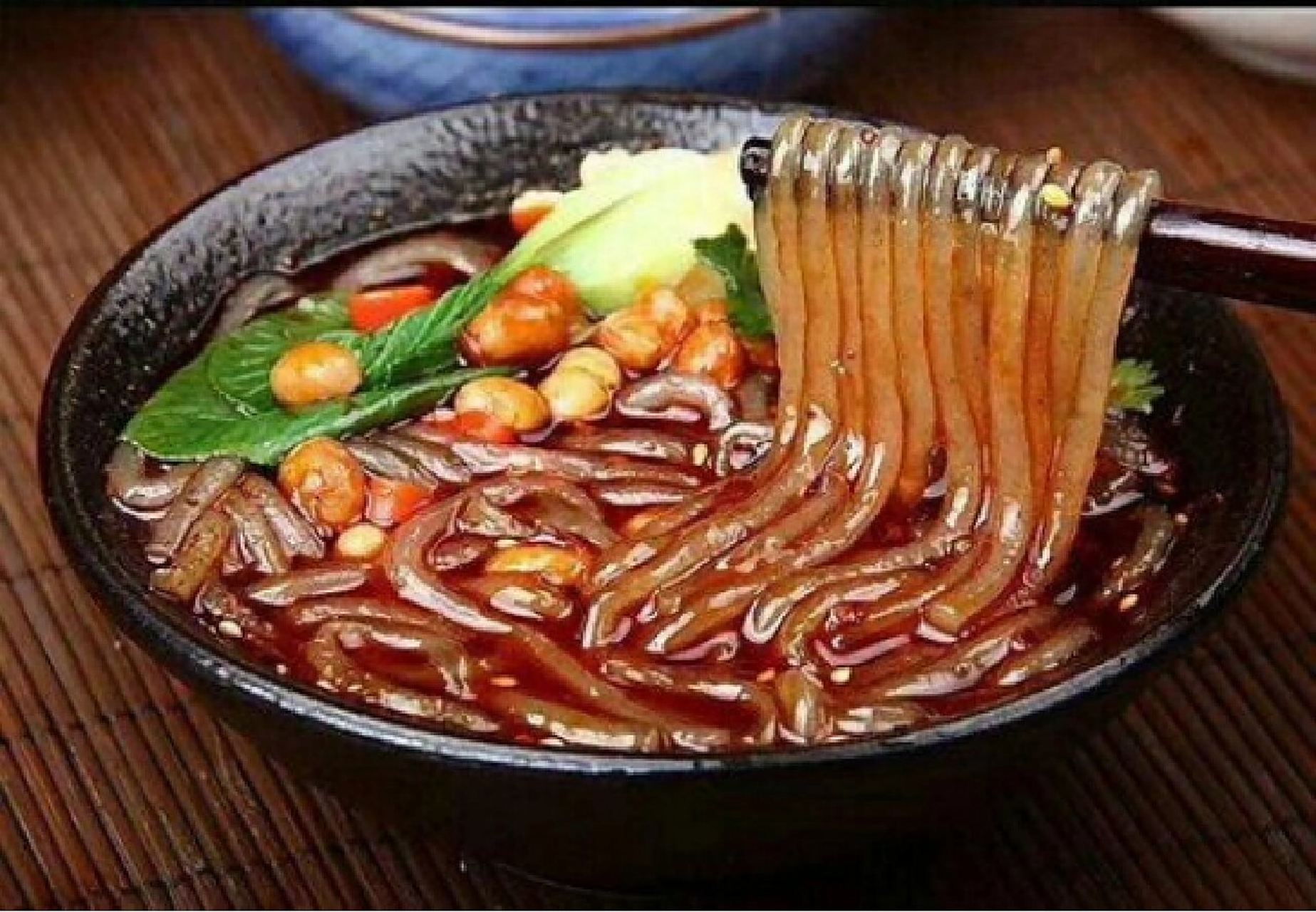 重庆酸辣粉,天下第一粉名不虚传 酸辣粉主粉由,红苕,豌豆按比例调和