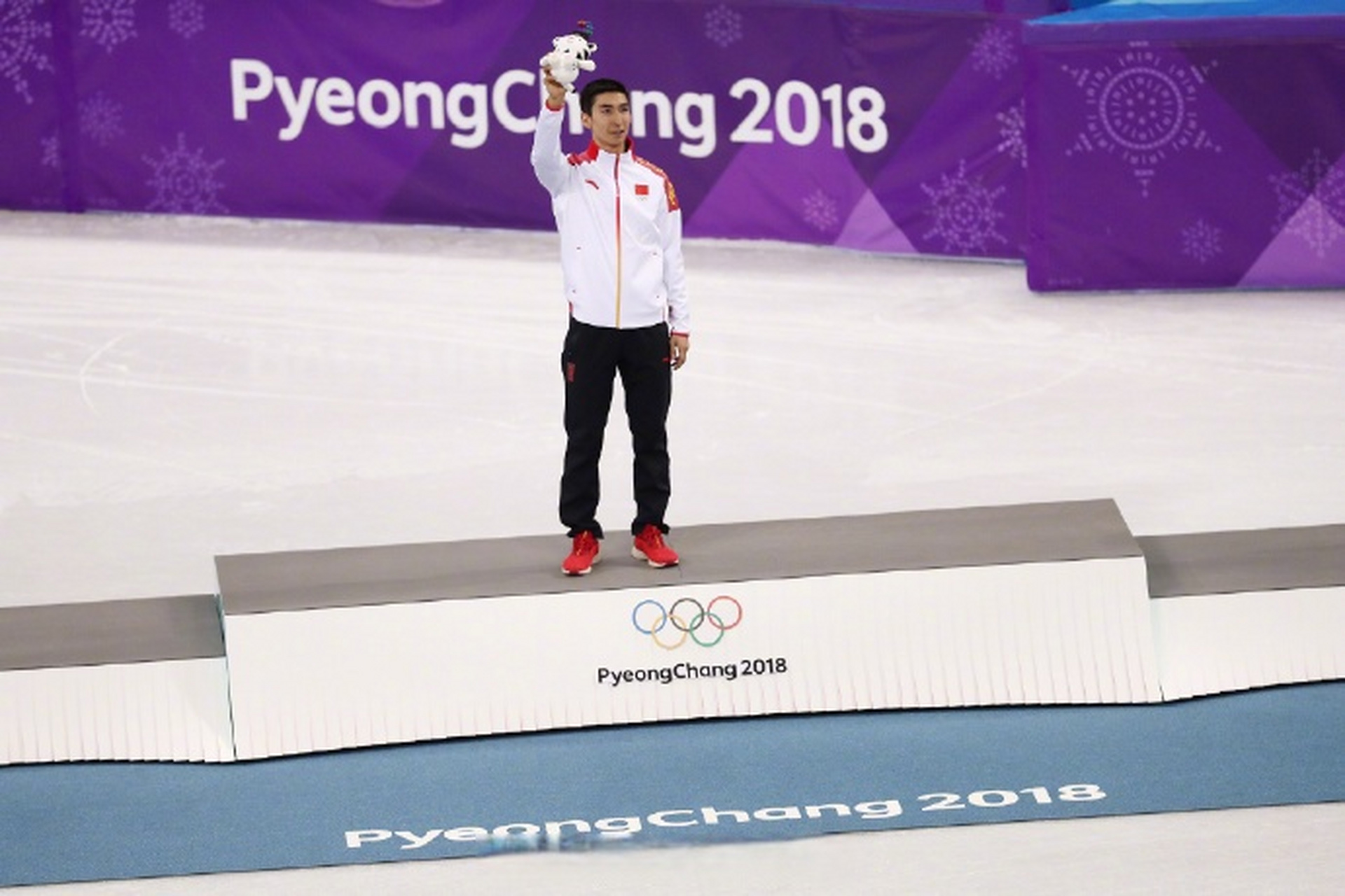 平昌冬奥会首金图片