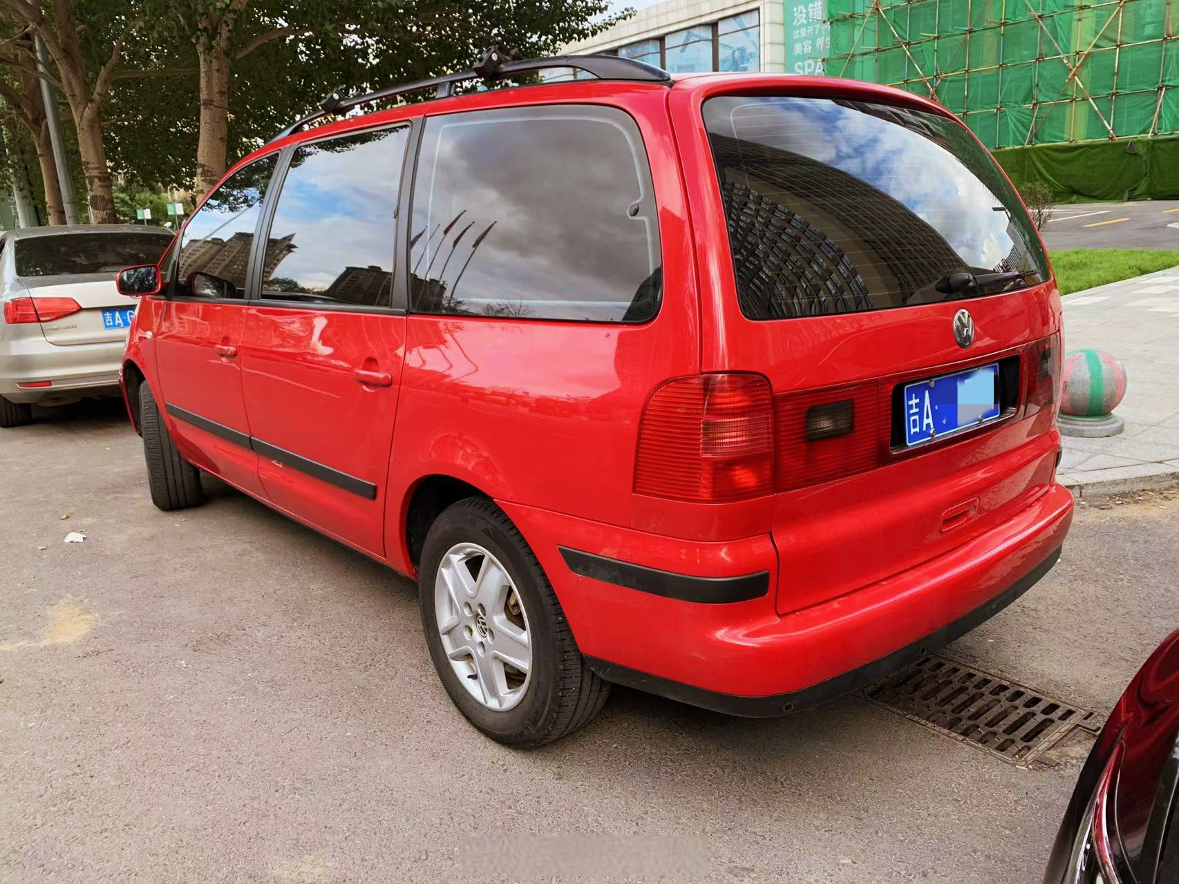 朋友在长春偶遇的大众初代夏朗,具体来说是00-04年在产的mark 1a,国内