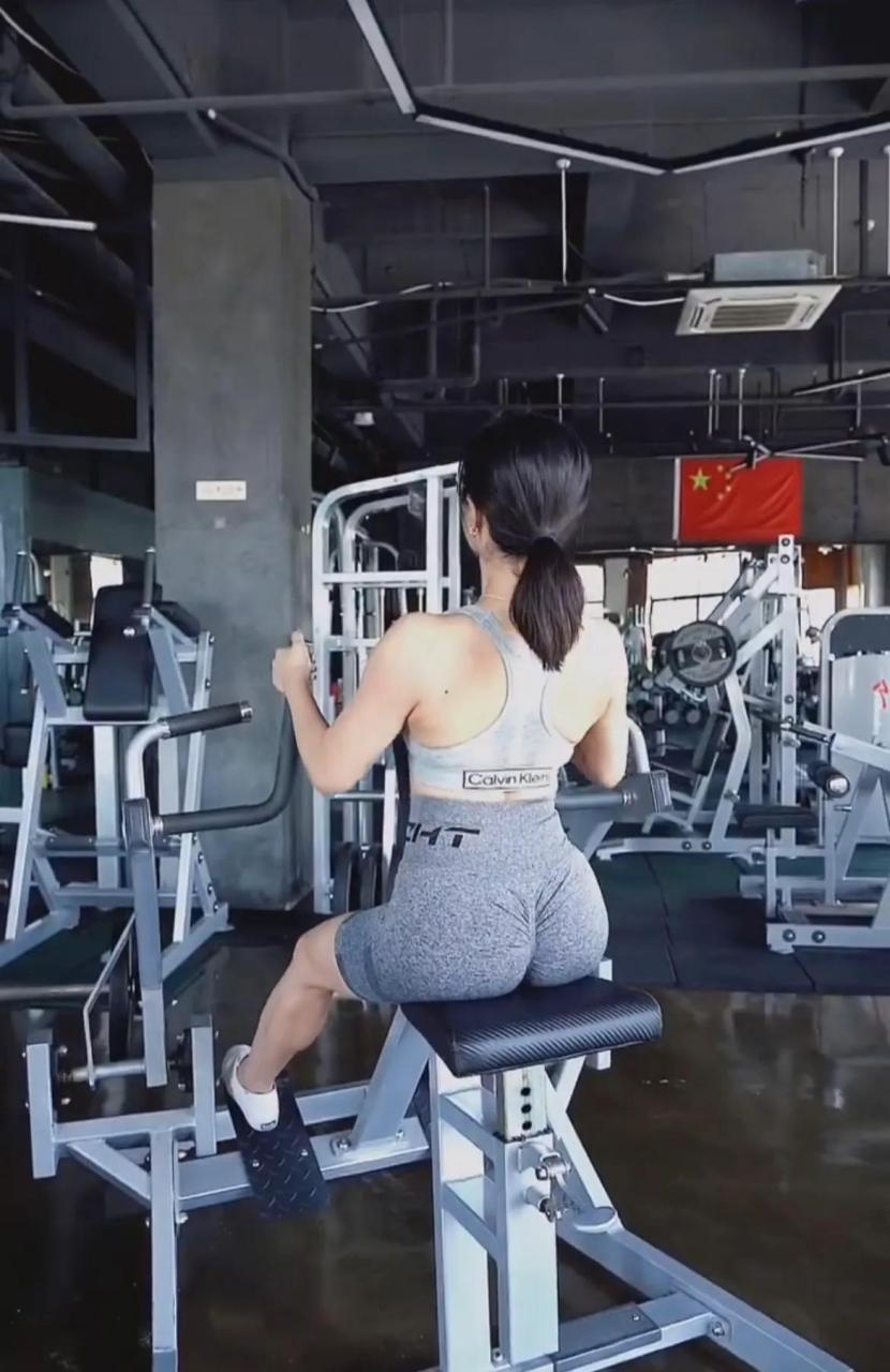 赵奕欢晒健身照,身材火辣!