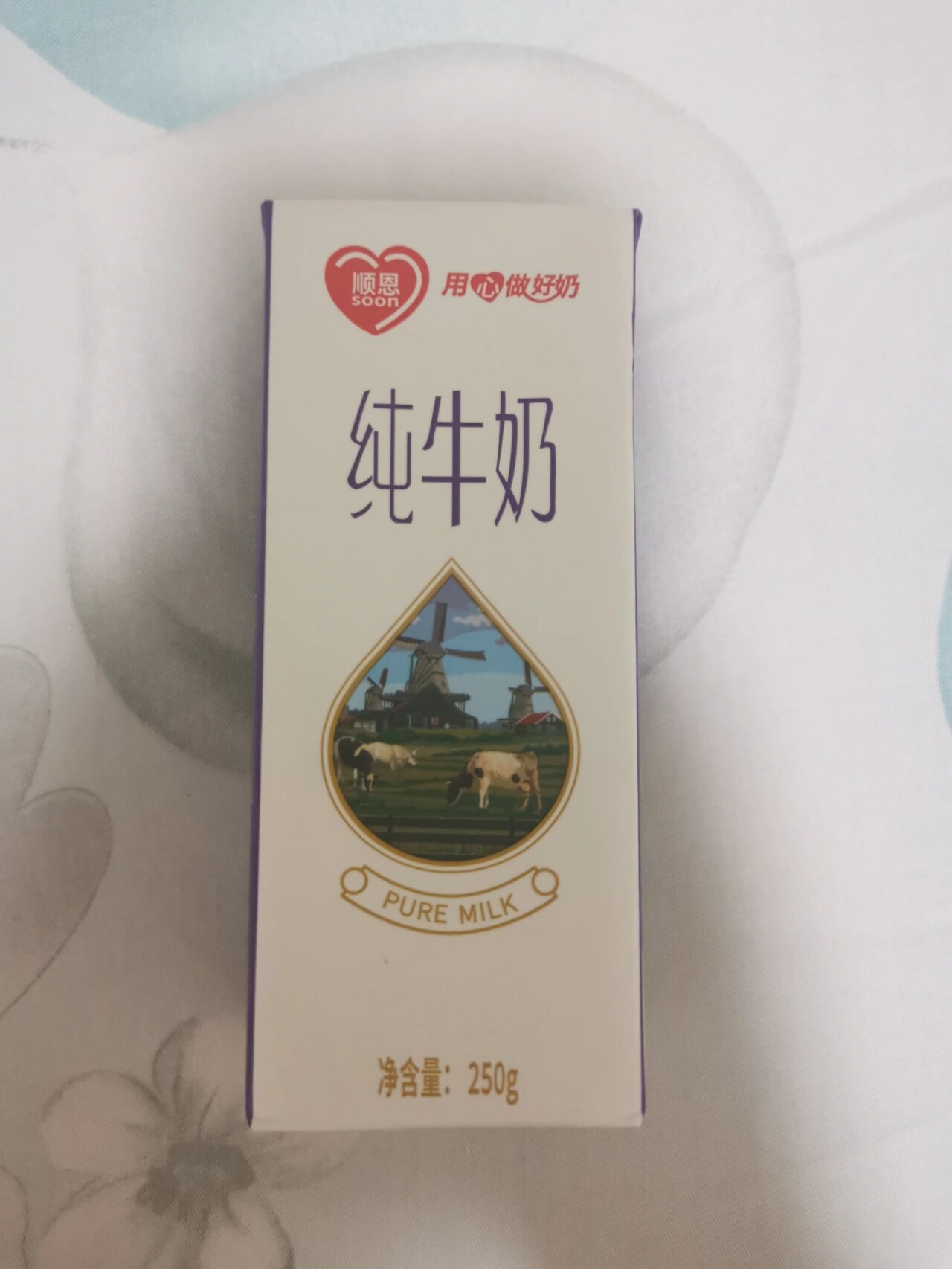 特别是大亨超淡,但是仔细品会有比较特别的奶香味,其实真正的牛奶就是