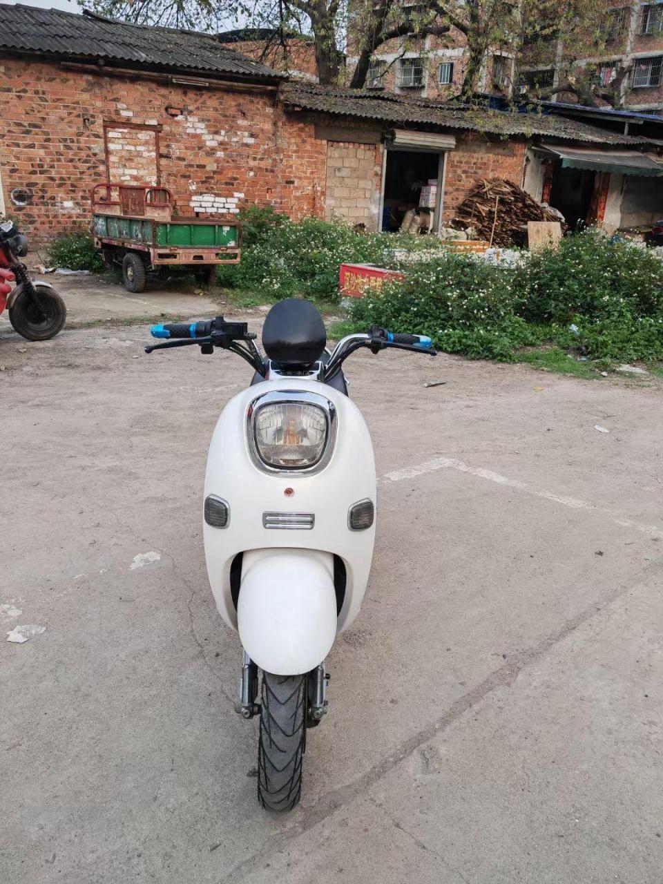 小野电动车,60伏,小绿牌,手续齐全,车容新保养好,有意者私聊!