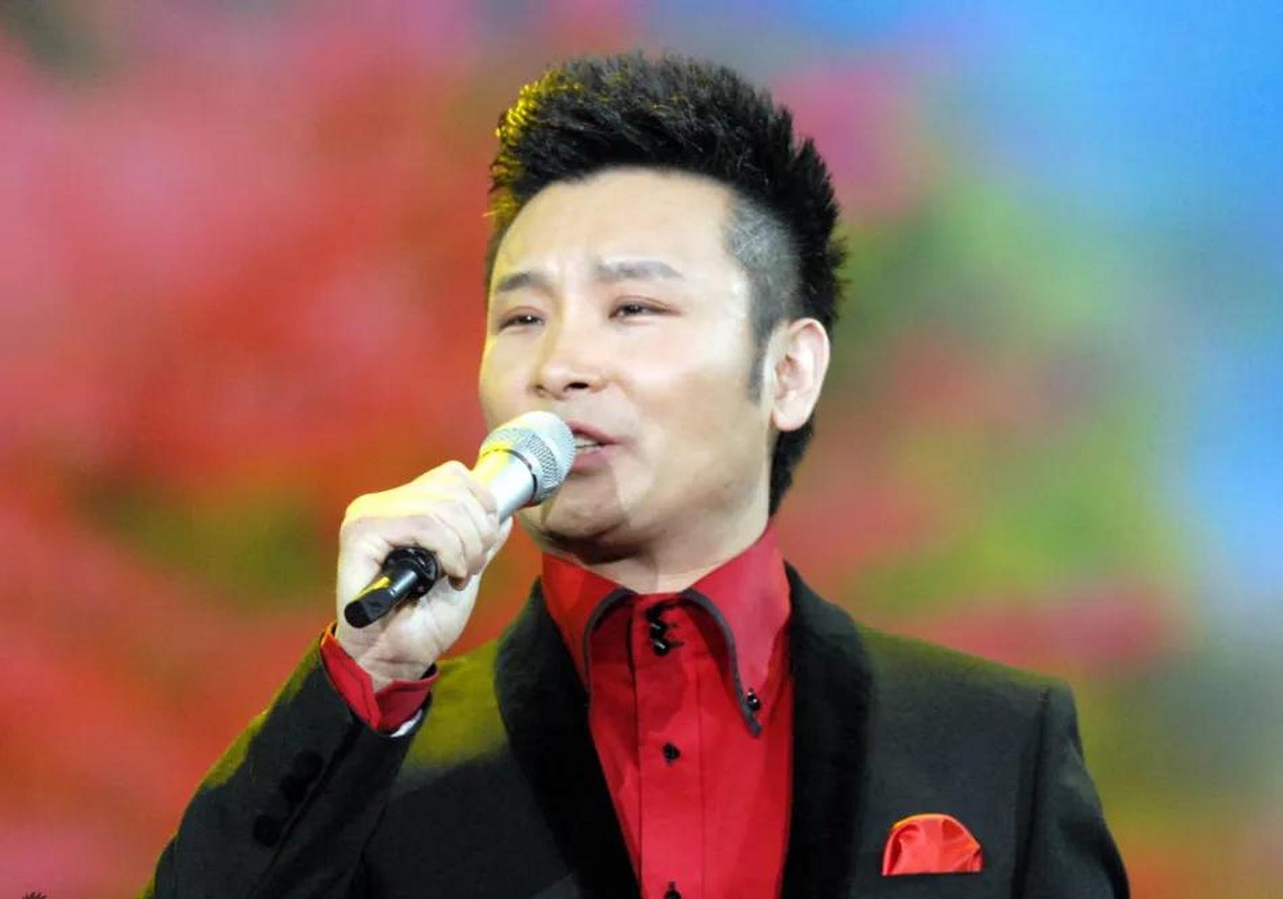 首先,刘和刚是一位国际知名的男高音歌唱家,他在