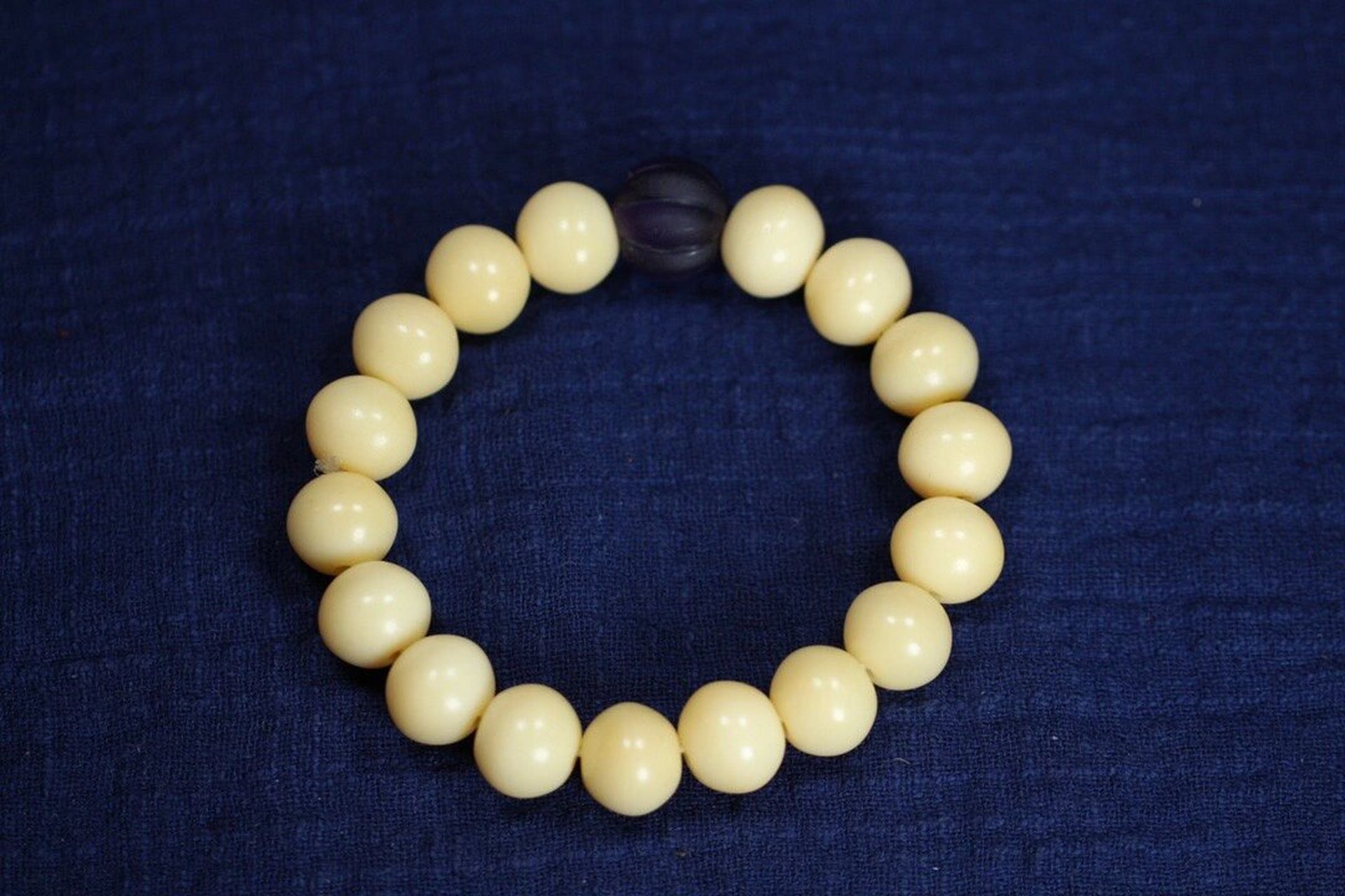 深海抹香手串,抹香是牙中最润,极致牙心料,搭配紫水晶瓜珠,尺寸:13mm